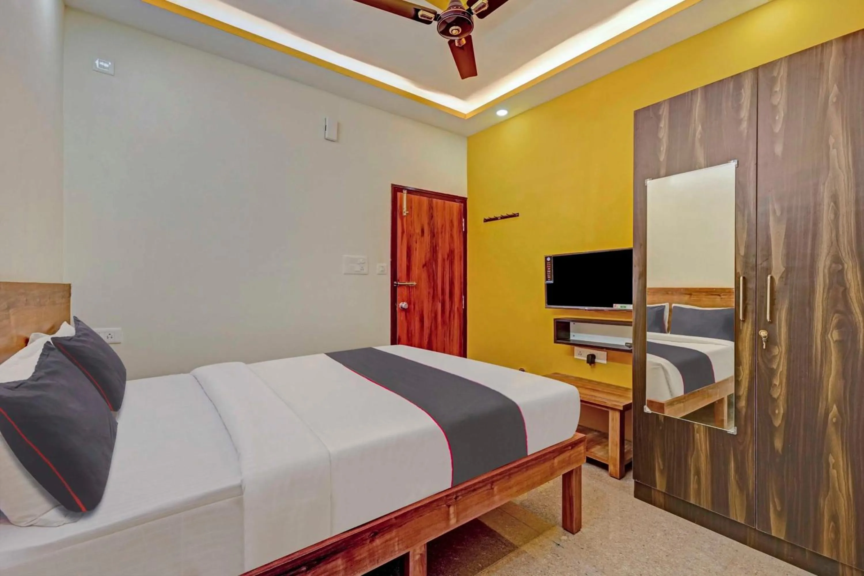 Bedroom, Bed in Super Hotel O Sri Sapthagiri Comforts