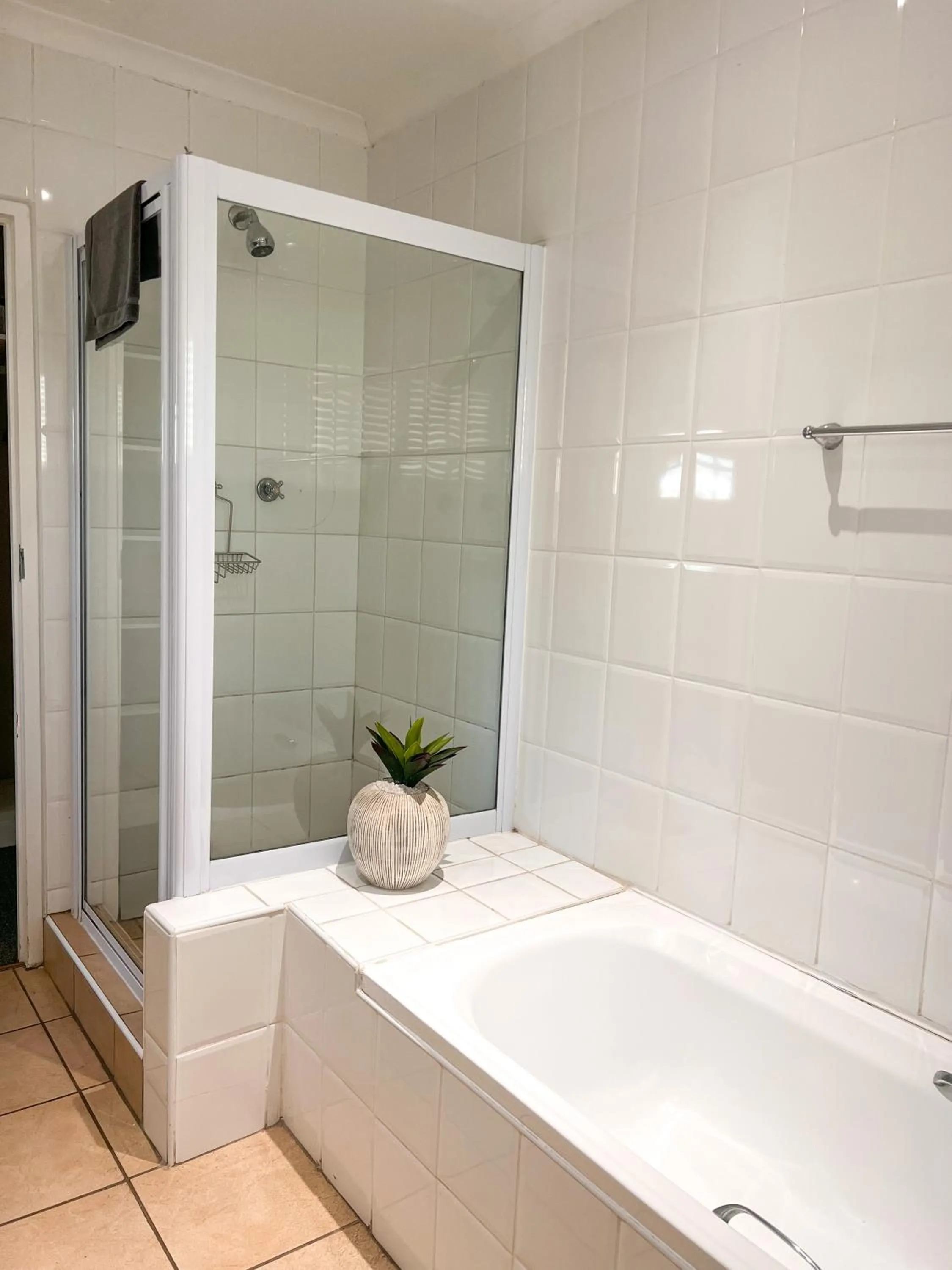 Shower in Bunkers Inn Guesthouse