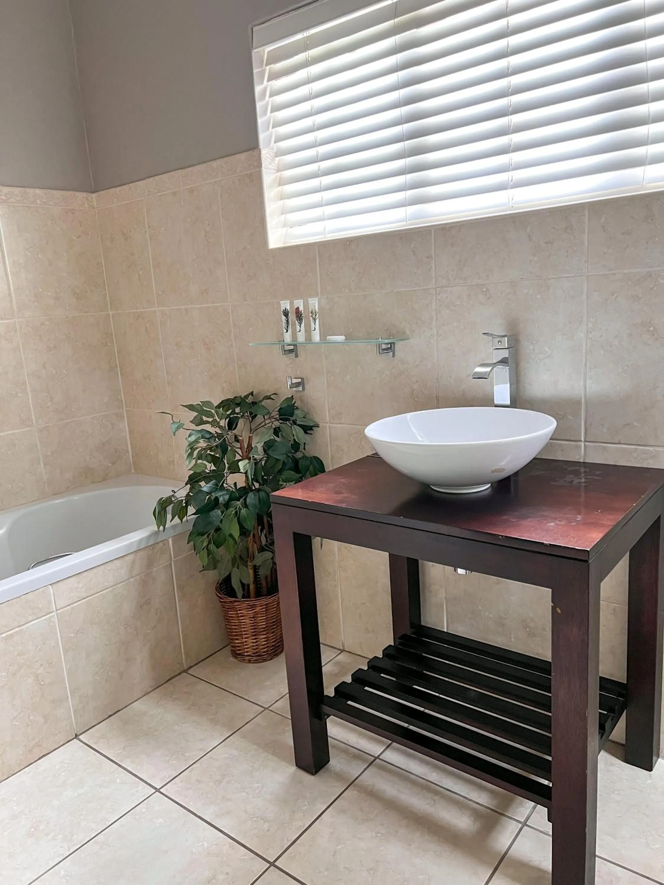 Toilet in Bunkers Inn Guesthouse