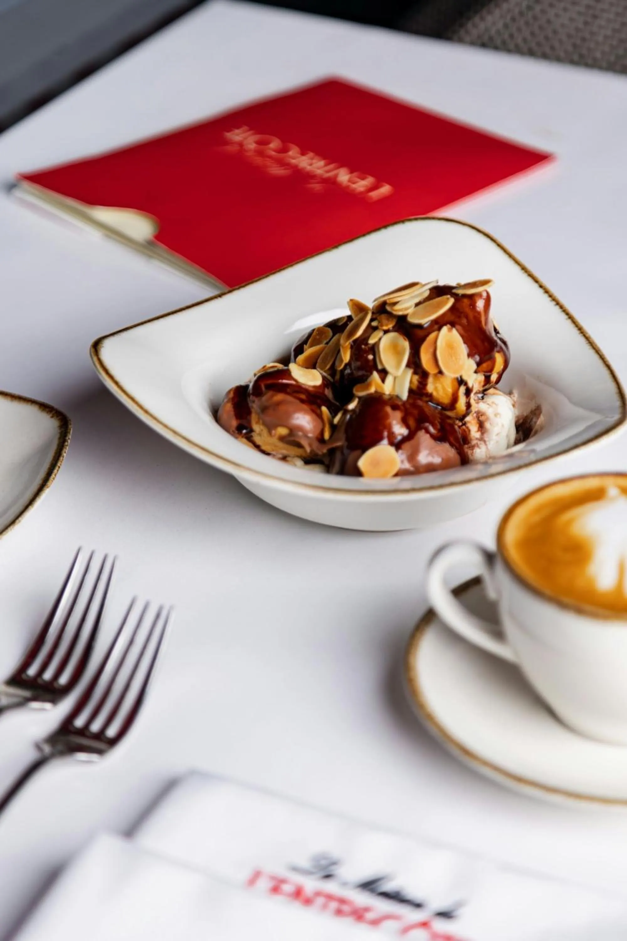 Restaurant/places to eat in Le Meridien City Center Doha