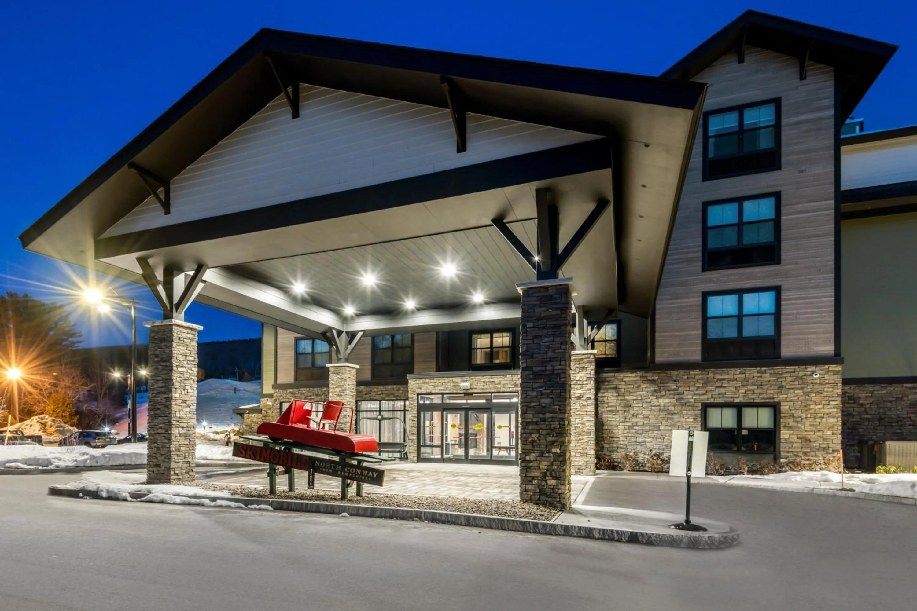 Property building in Fairfield by Marriott Inn & Suites North Conway