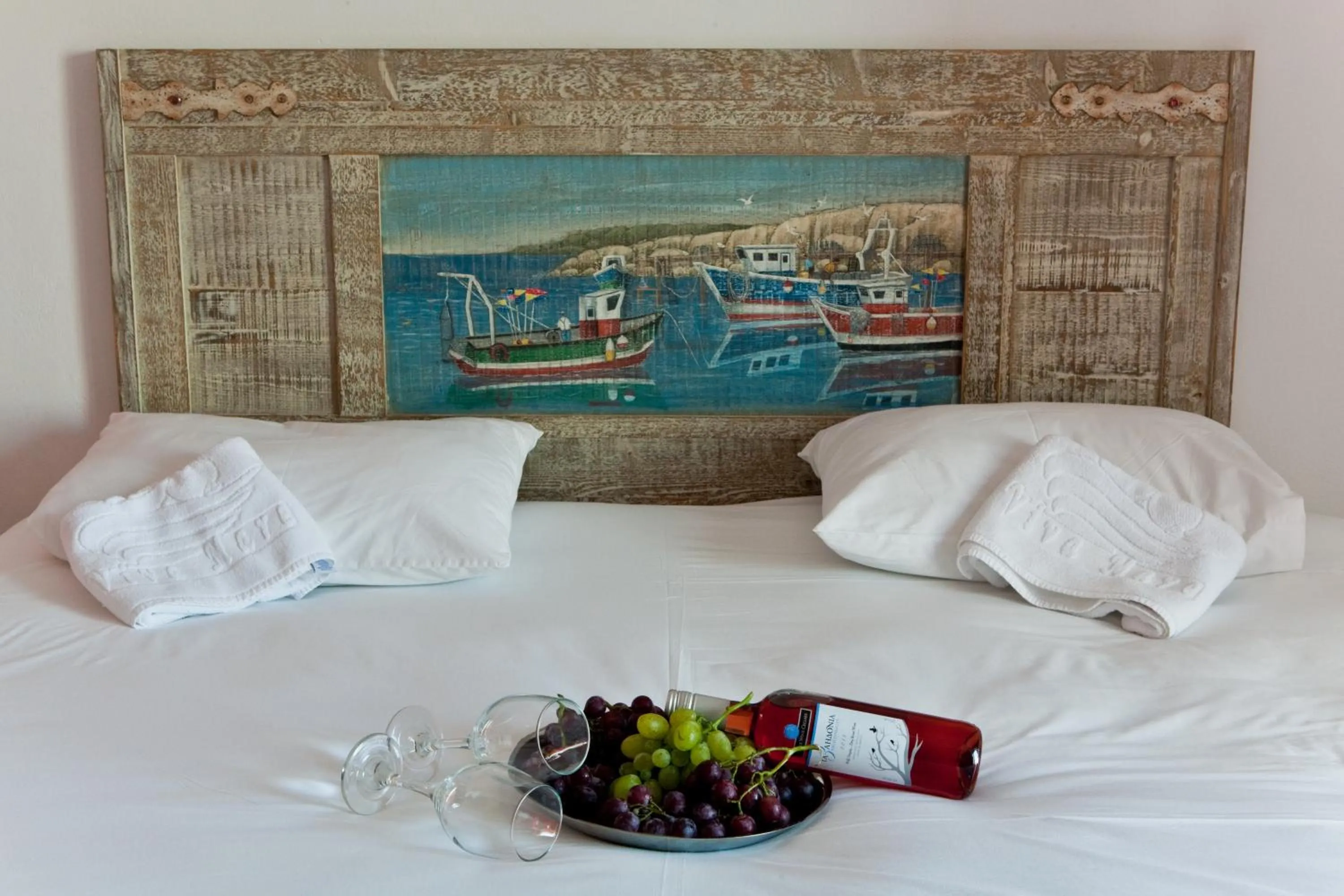 Bed in Viva Mare Foinikounta