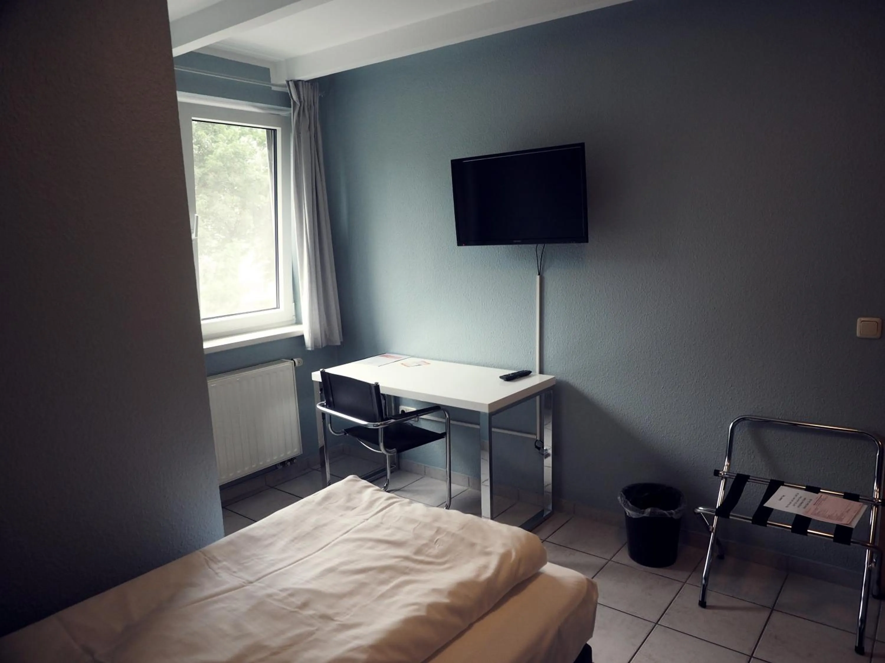 Photo of the whole room, Bed in Apart Hotel Sarstedter Hof