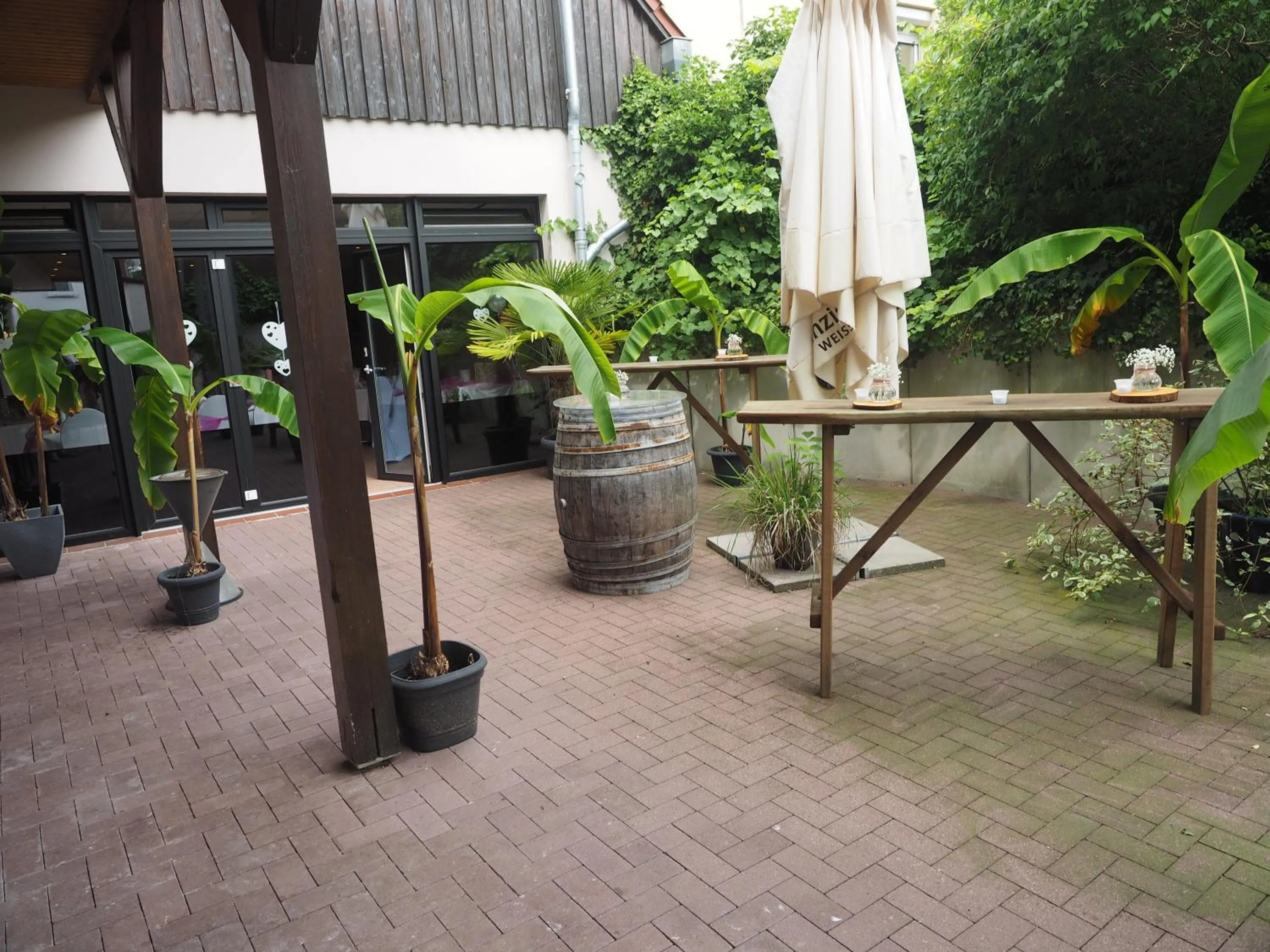 Patio in Apart Hotel Sarstedter Hof