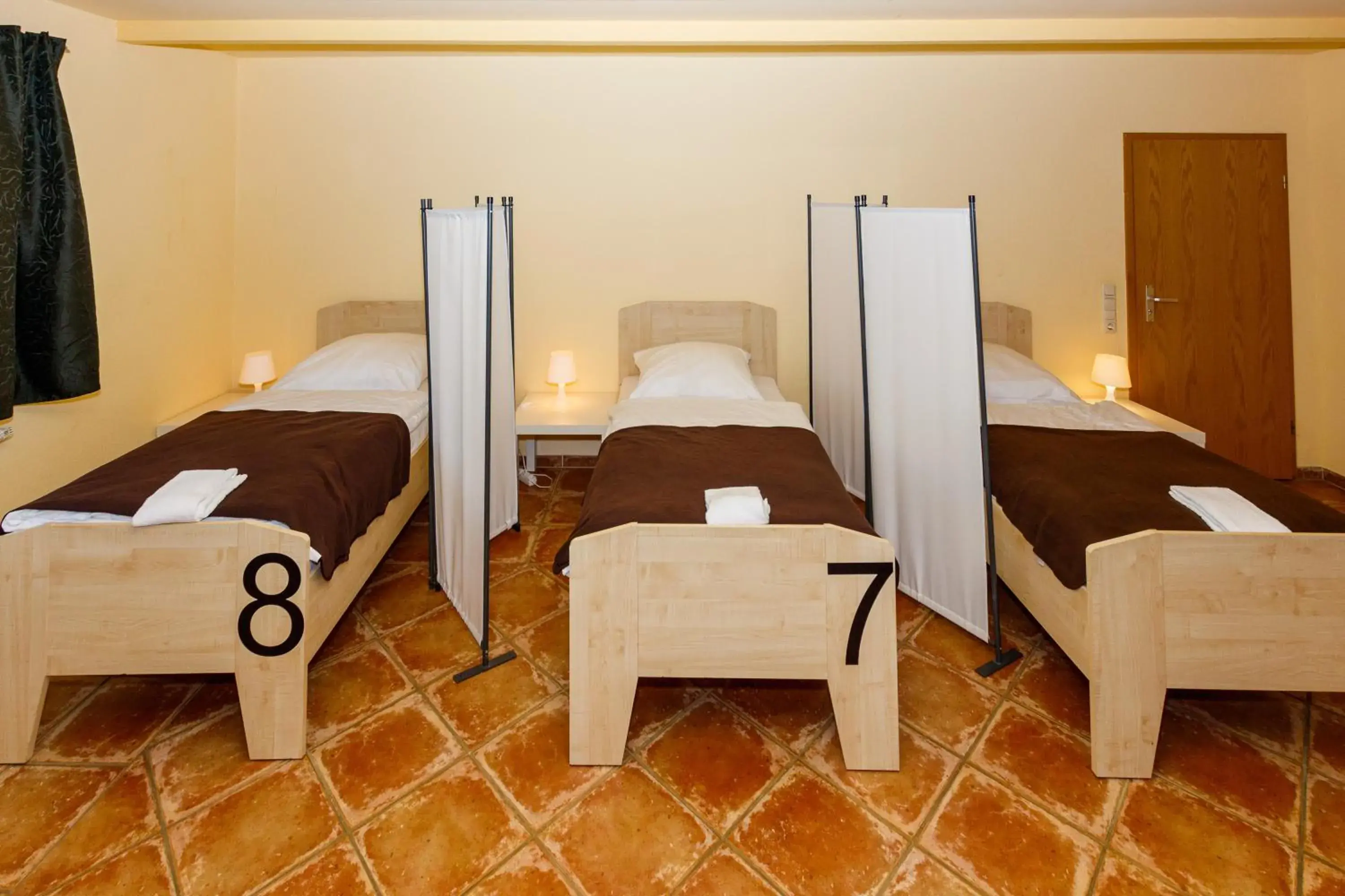 Bed in 8-Bed Dormitory Room in Apart Hotel Sarstedter Hof Bed in 8-Bed Dormitory Room in Apart Hotel Sarstedter Hof