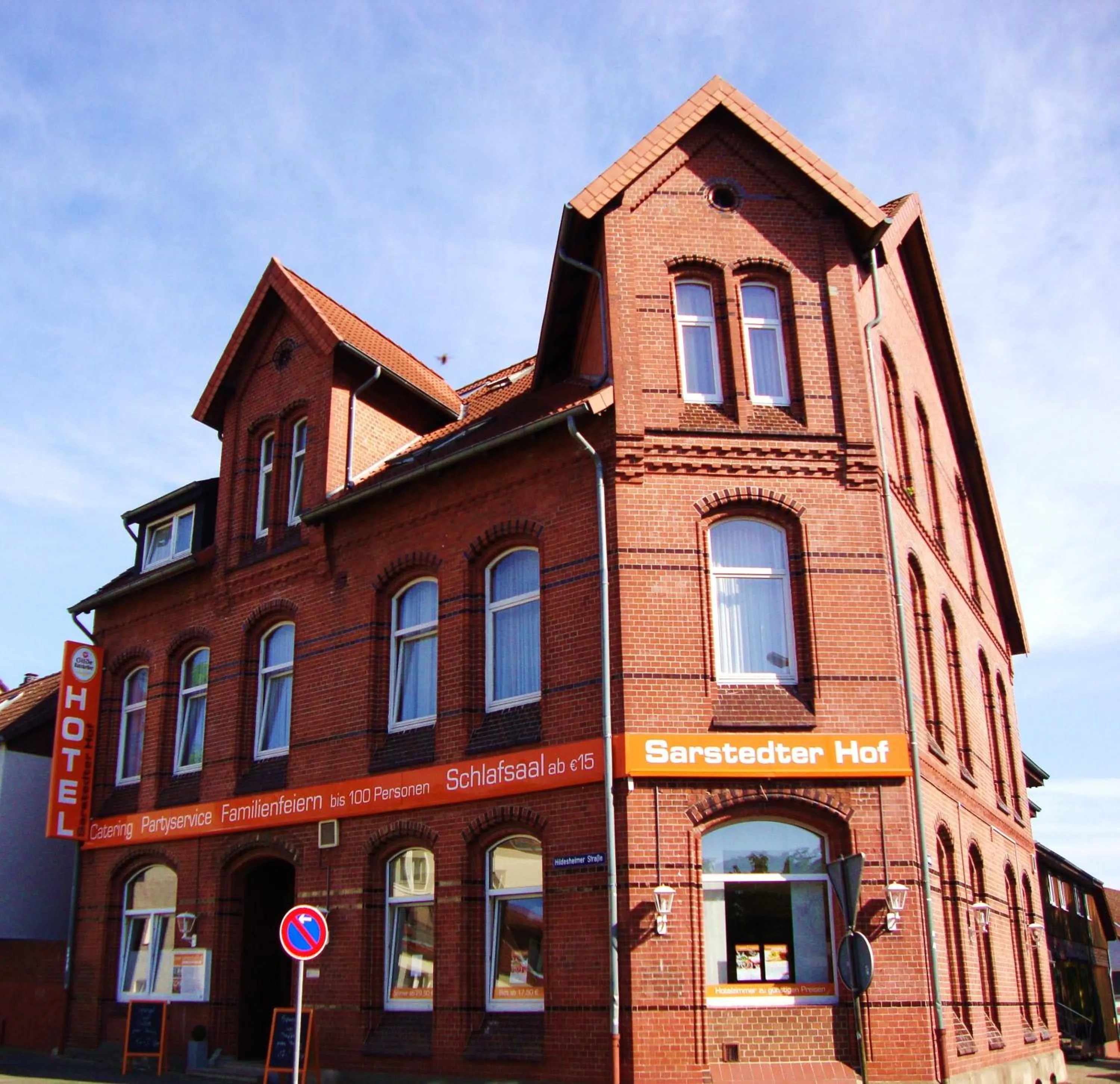 Facade/entrance in Apart Hotel Sarstedter Hof