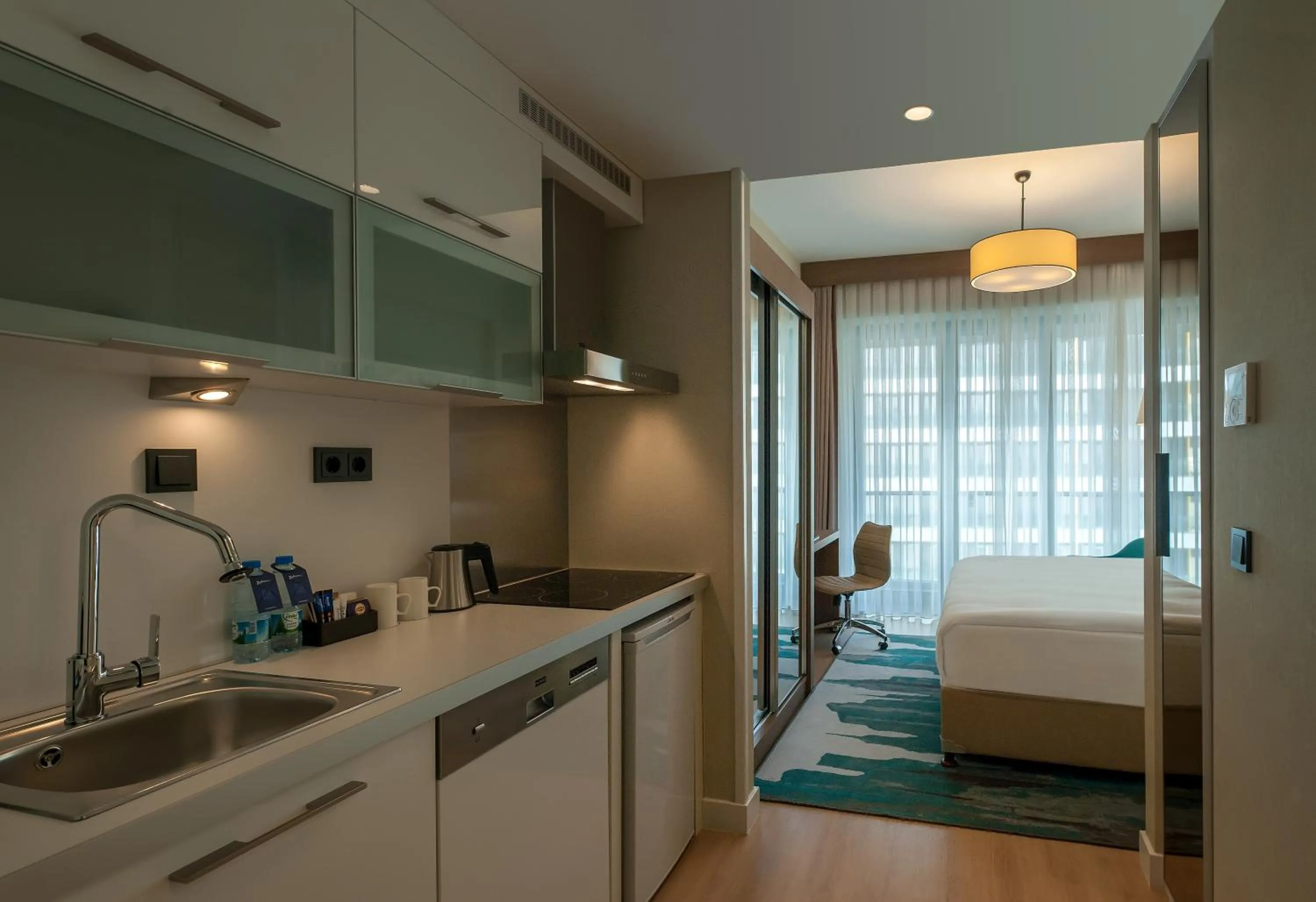 Kitchen or kitchenette, Bed in The Superior Living Batışehir
