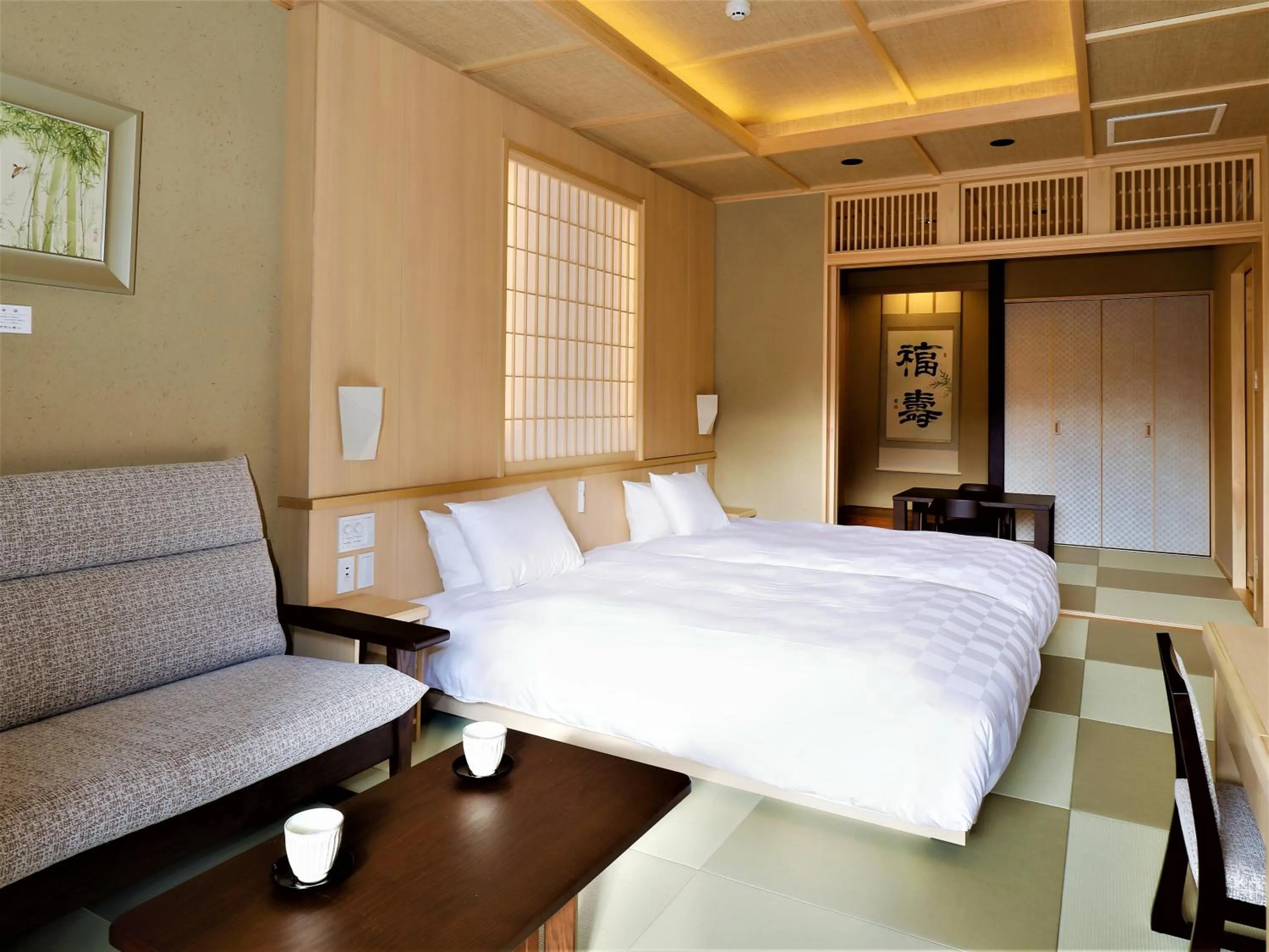 Photo of the whole room, Bed in Hotel Morinokaze Hakone Sengokuhara