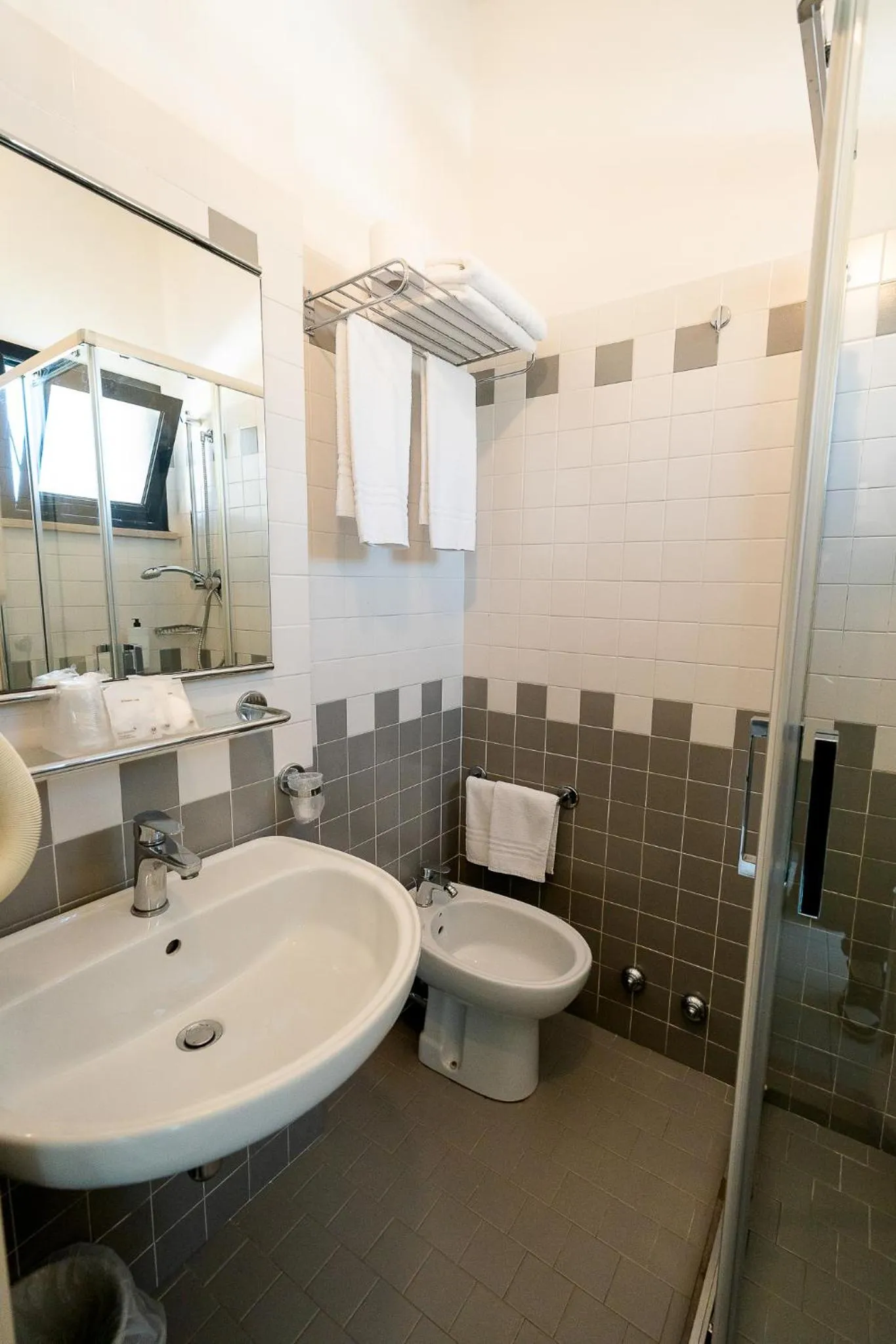 Toilet in Hotel Tiffany & Resort