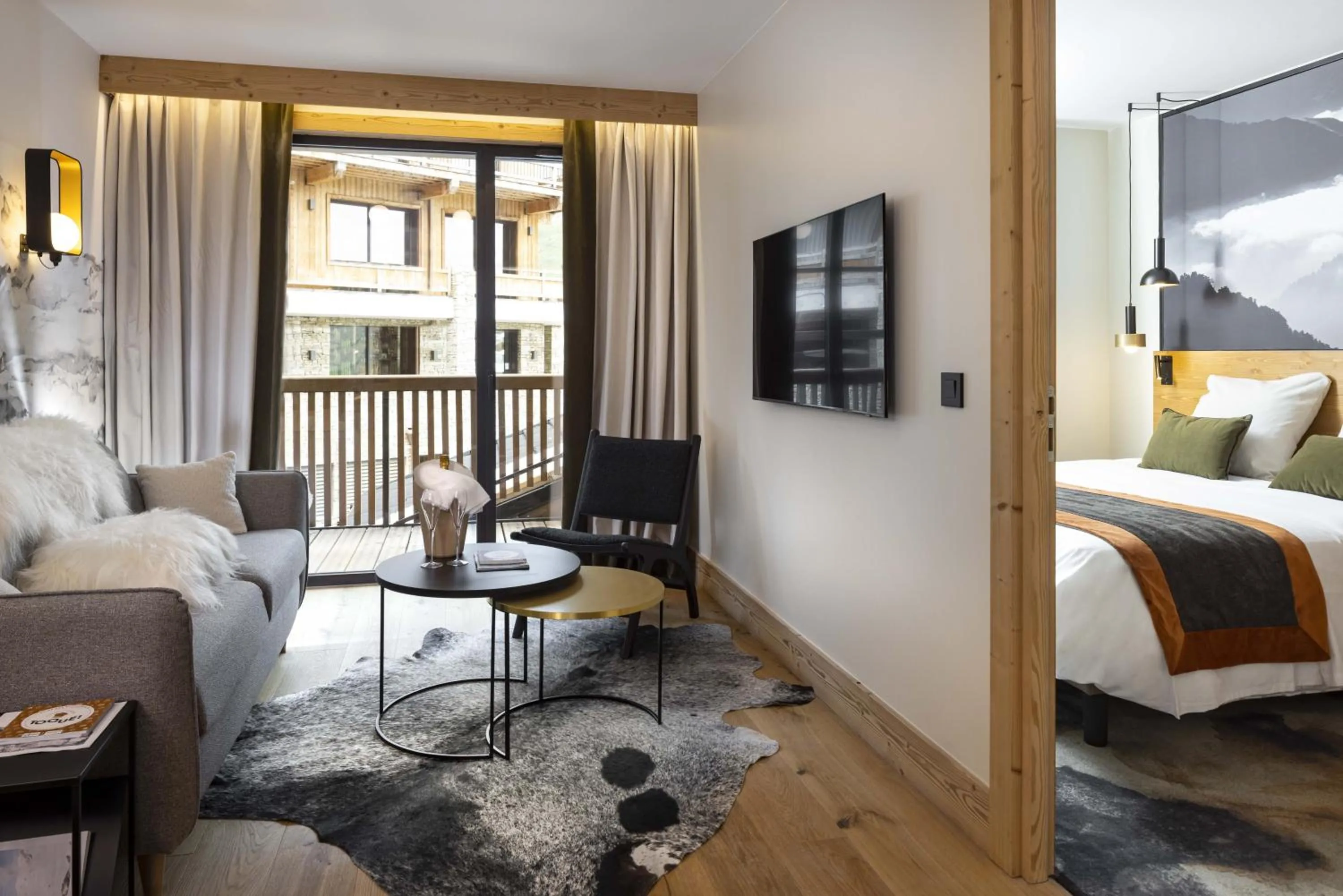 Living room, Bed in HIGALIK HOTEL