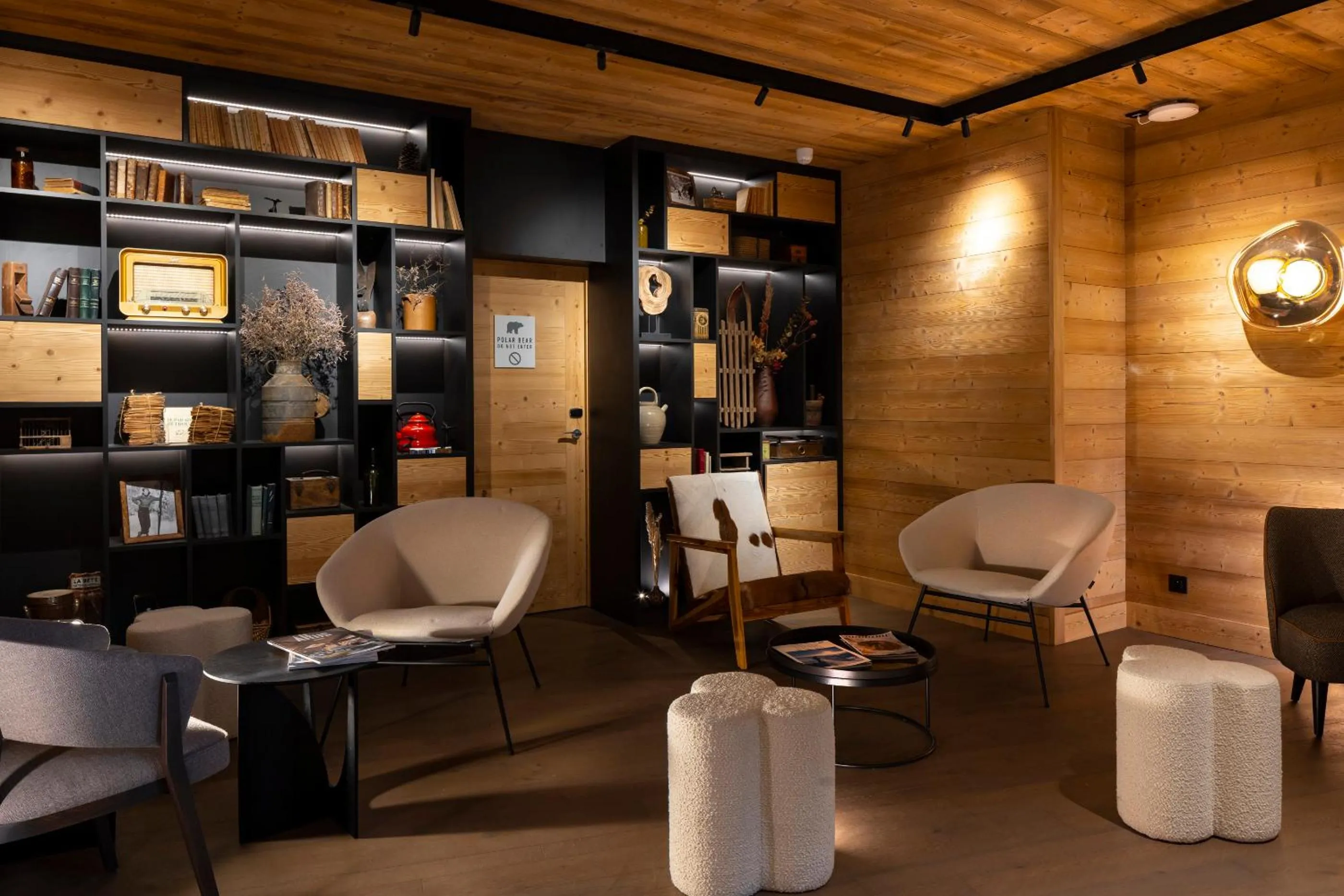 Communal lounge/ TV room in HIGALIK HOTEL