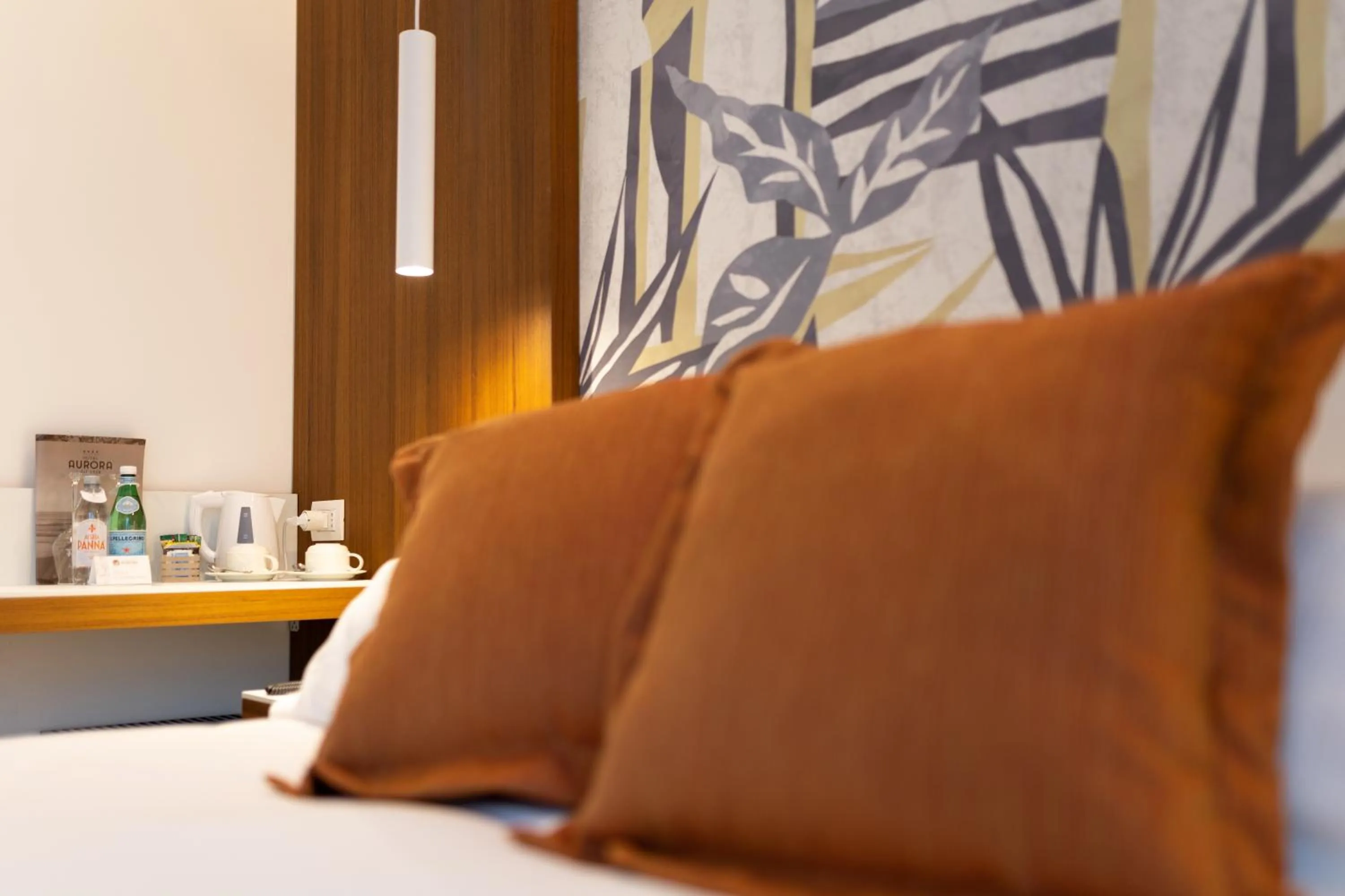 Coffee/tea facilities, Bed in Hotel Aurora