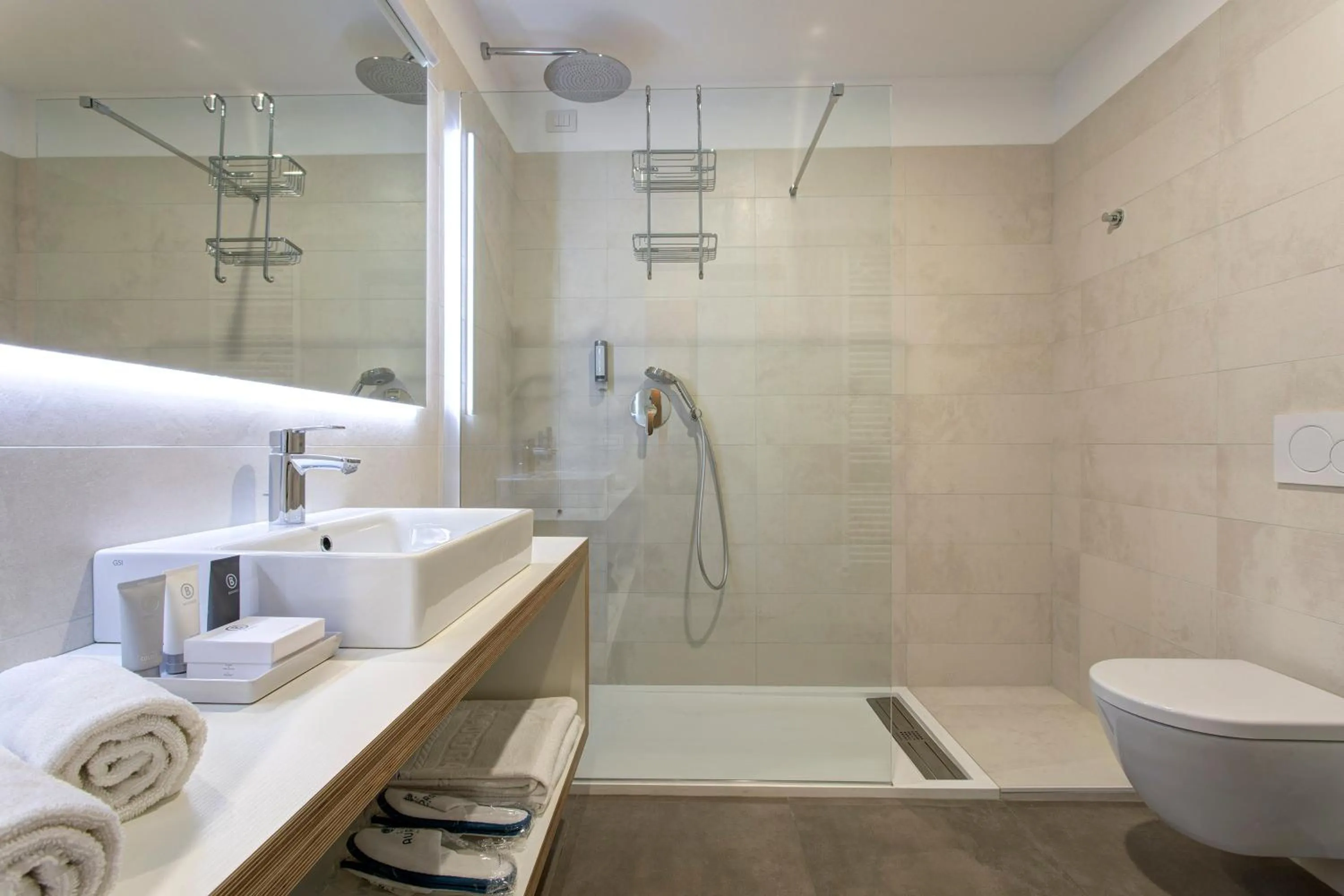 Bathroom in Hotel Aurora