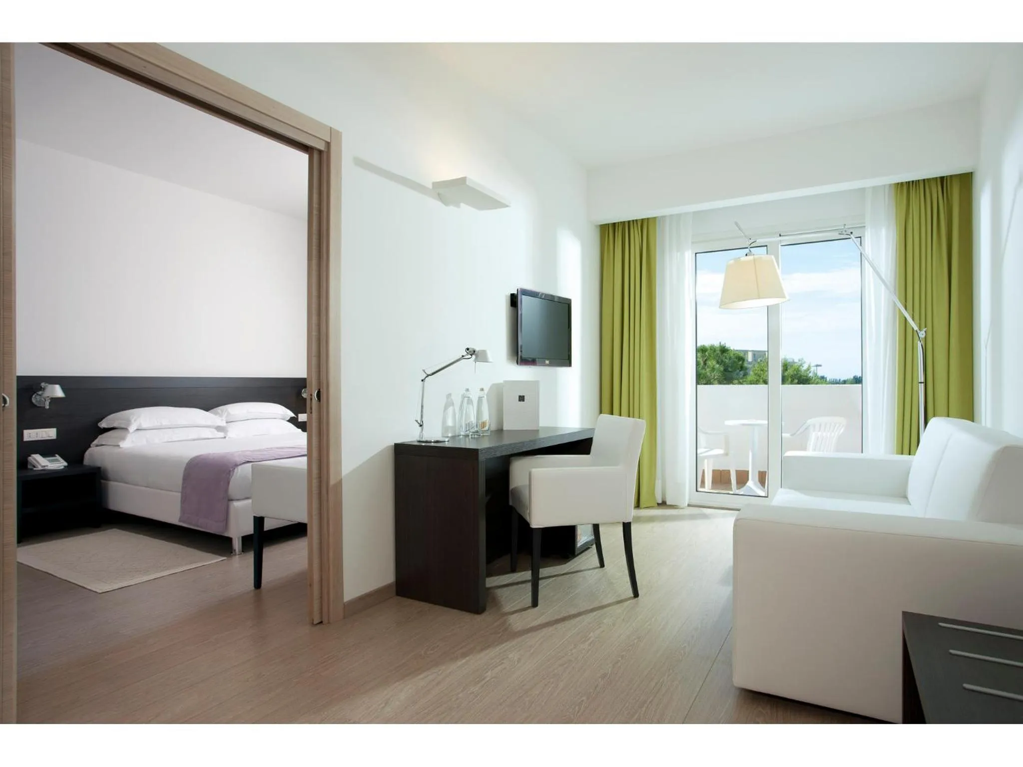 Balcony/Terrace, Bed in Hotel Aurora