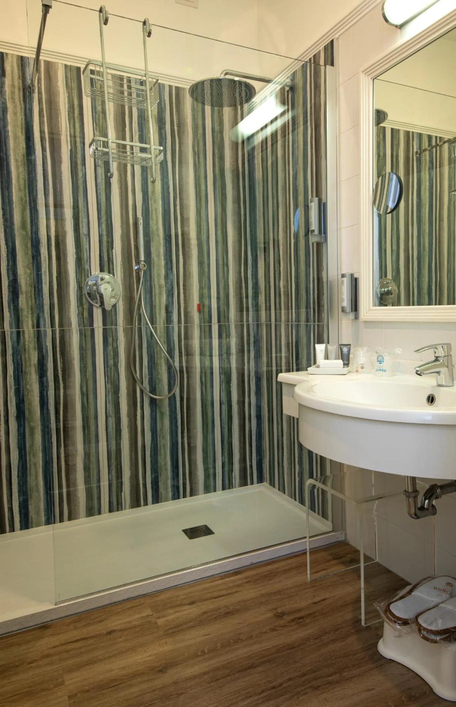 Photo of the whole room in Hotel Aurora