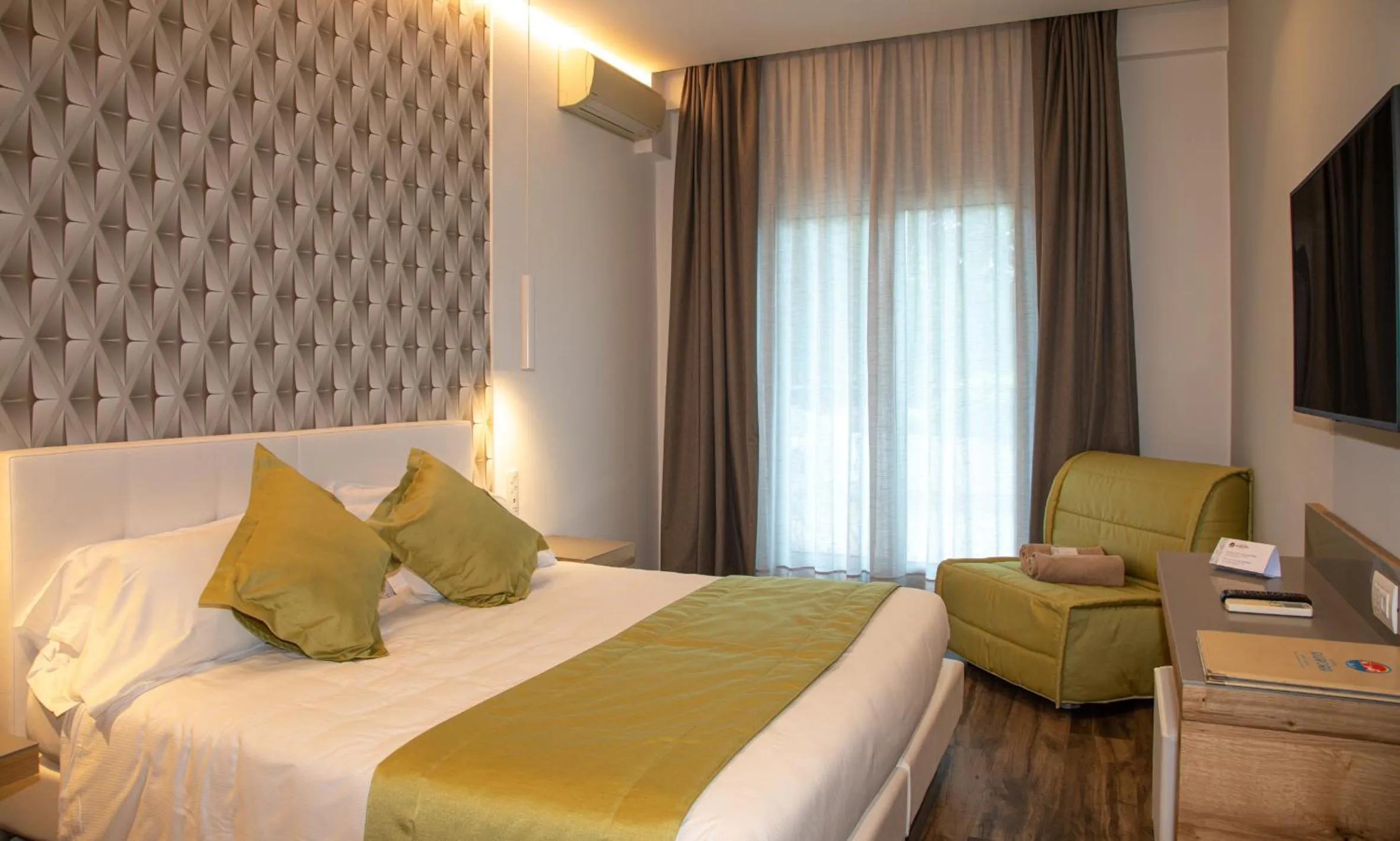 Photo of the whole room, Bed in Hotel Aurora