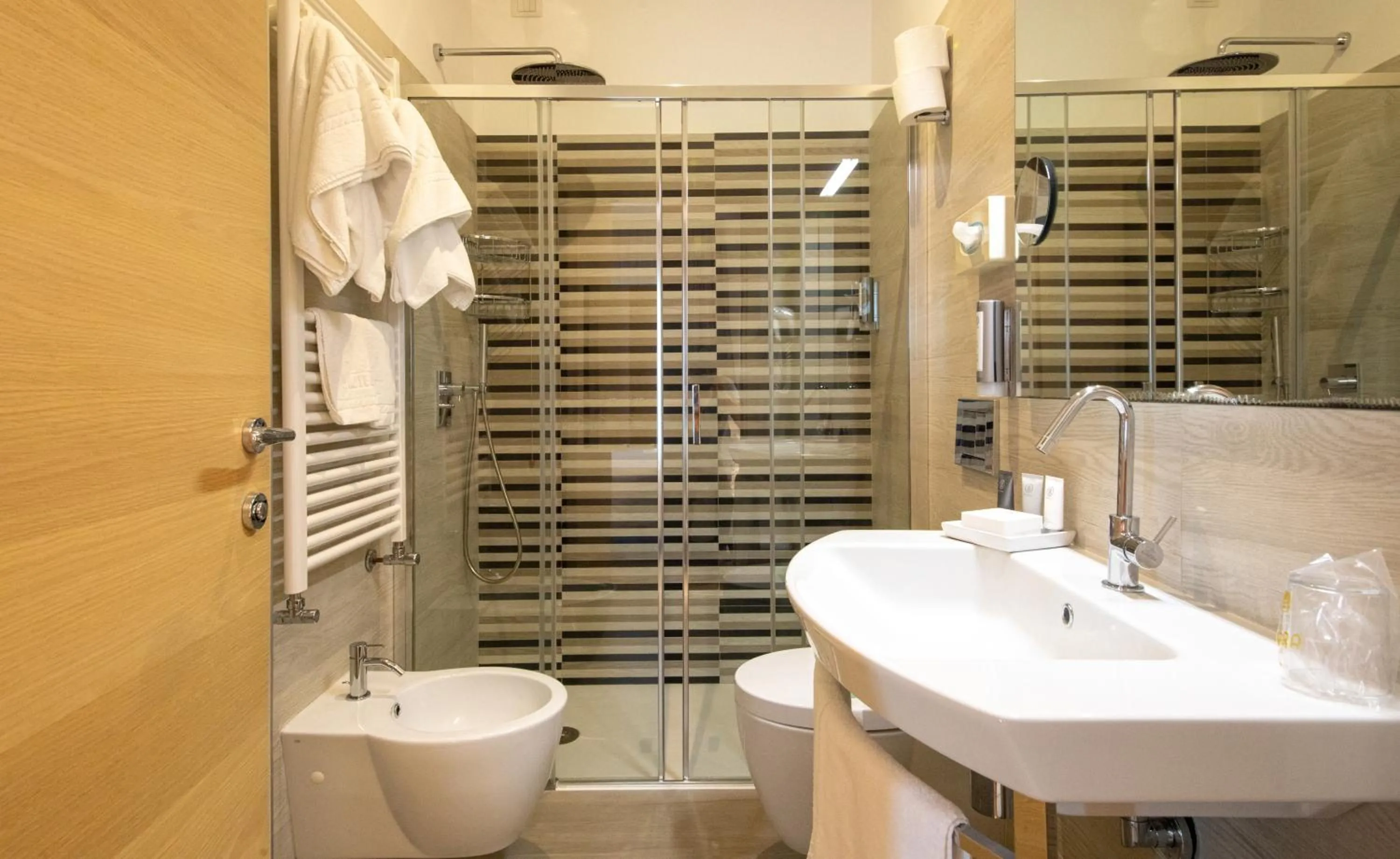 Shower in Hotel Aurora