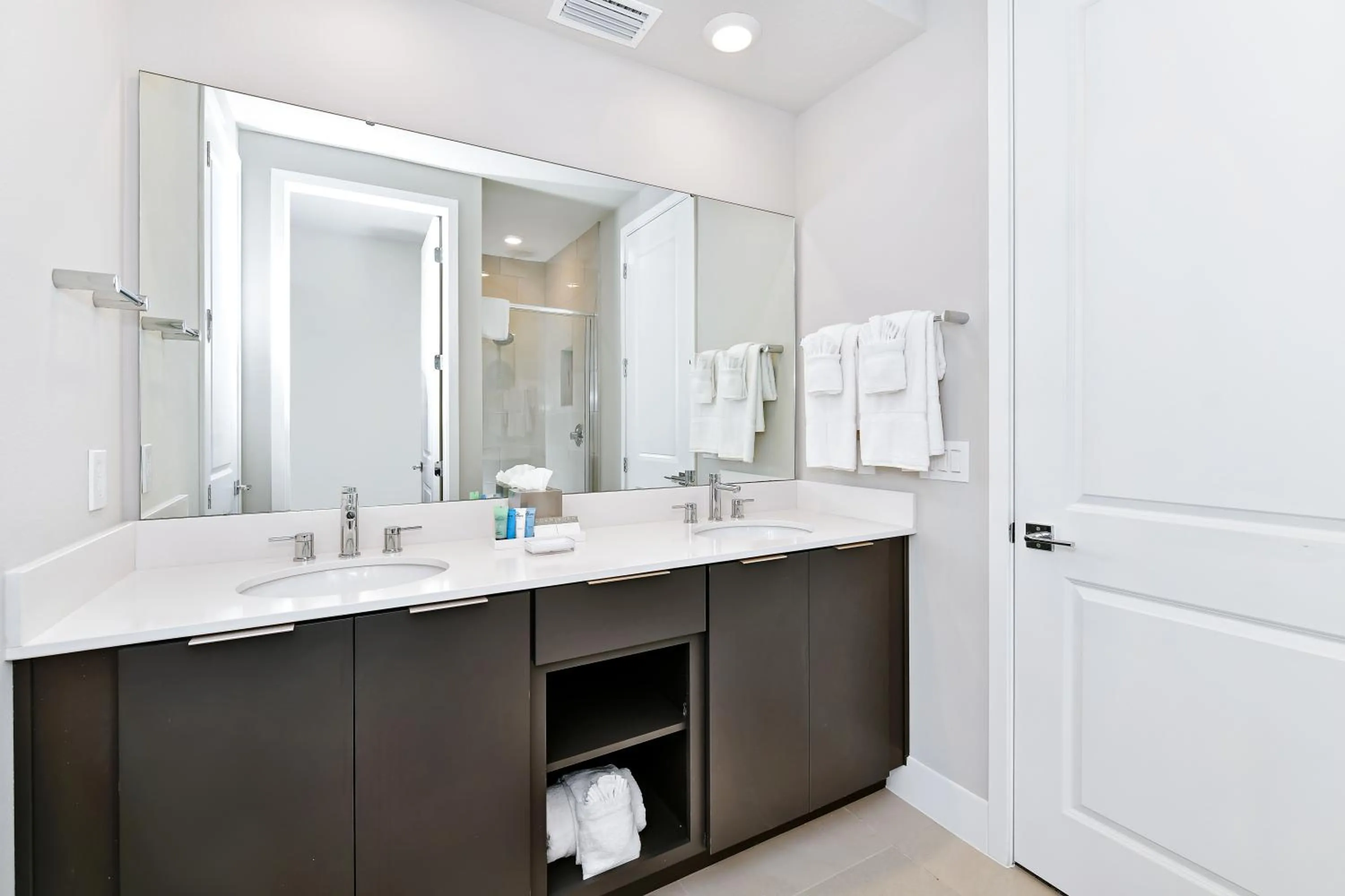 Bathroom in Spectrum Resort Villas Orlando and Waterparks