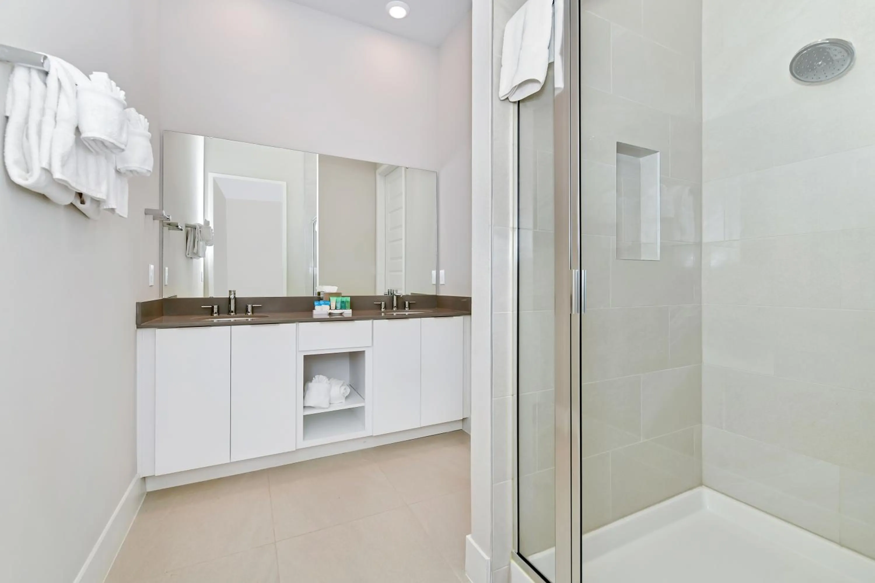 Bathroom in Spectrum Resort Villas Orlando and Waterparks