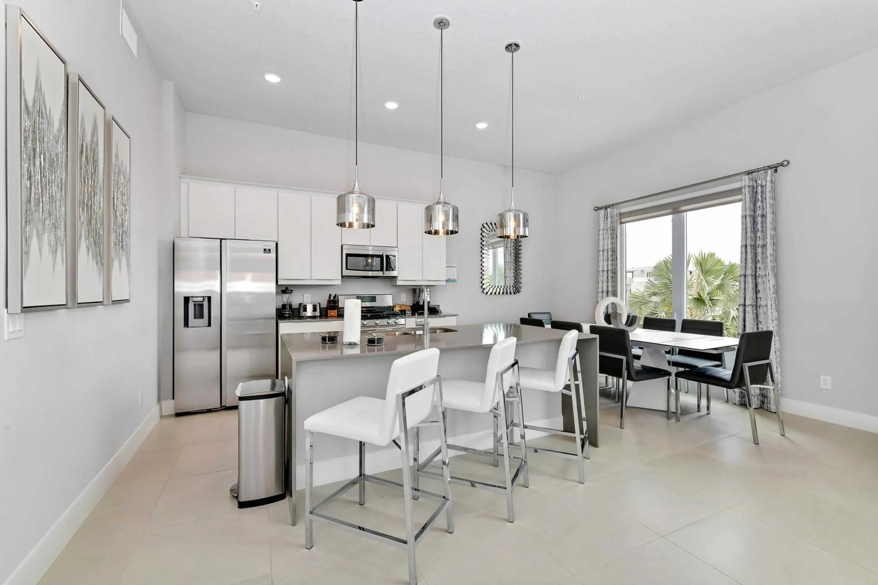 Kitchen or kitchenette in Spectrum Resort Villas Orlando and Waterparks