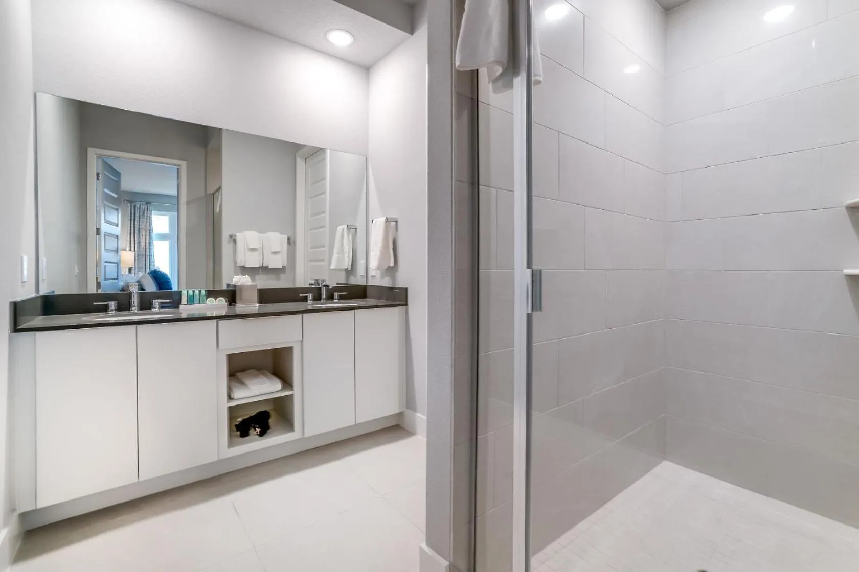 Bathroom in Spectrum Resort Villas Orlando and Waterparks