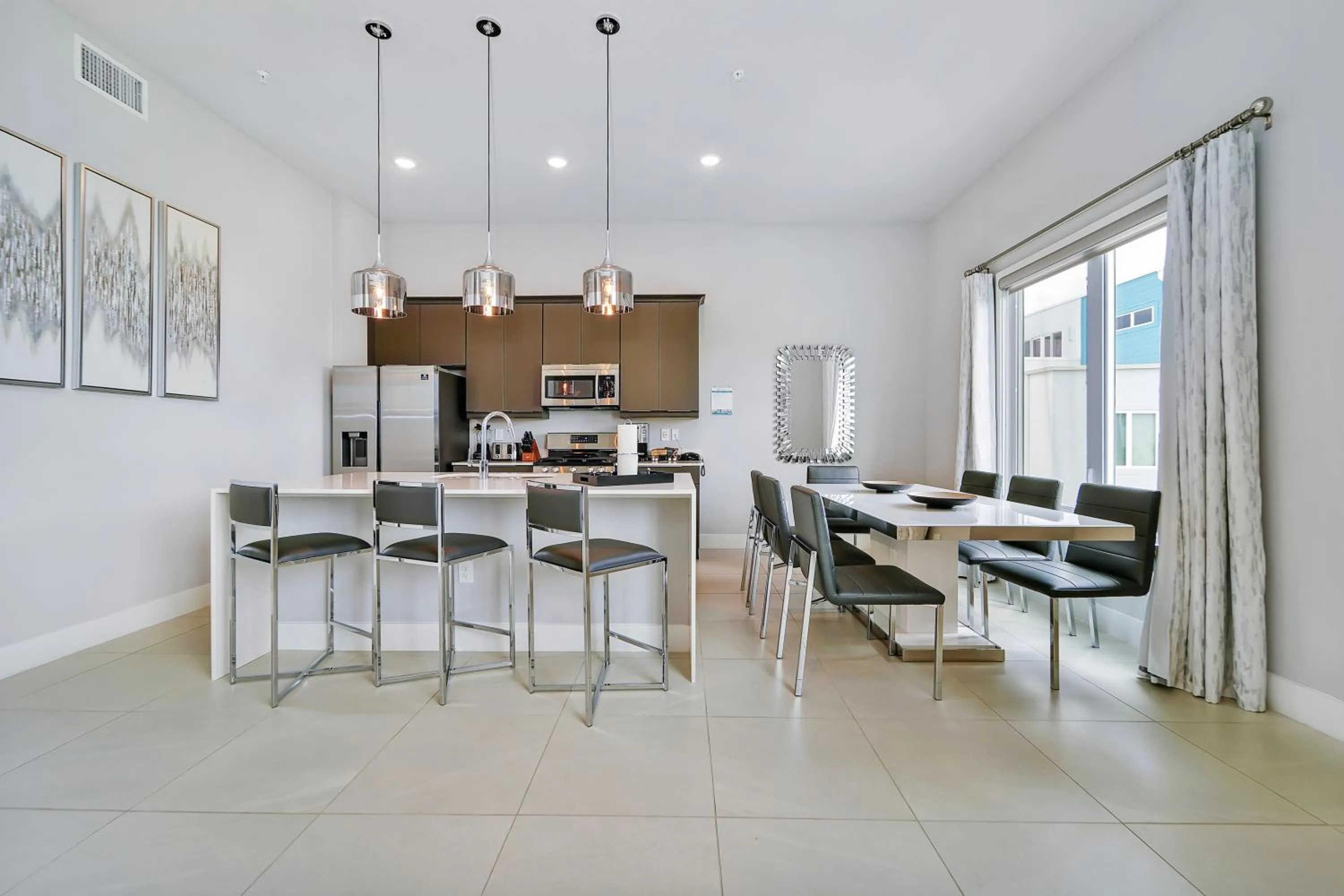 Kitchen or kitchenette in Spectrum Resort Villas Orlando and Waterparks