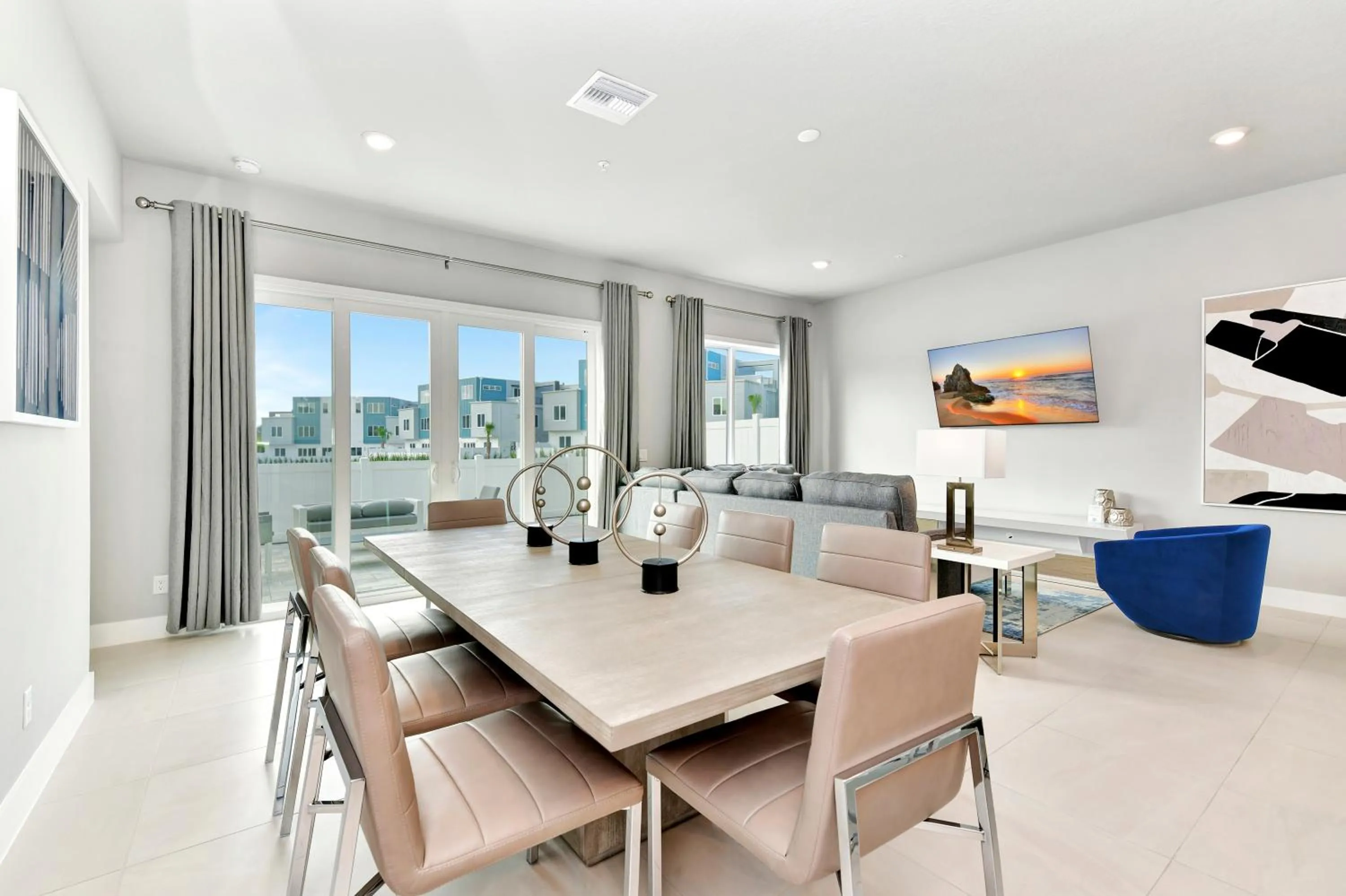 Dining area in Spectrum Resort Villas Orlando and Waterparks