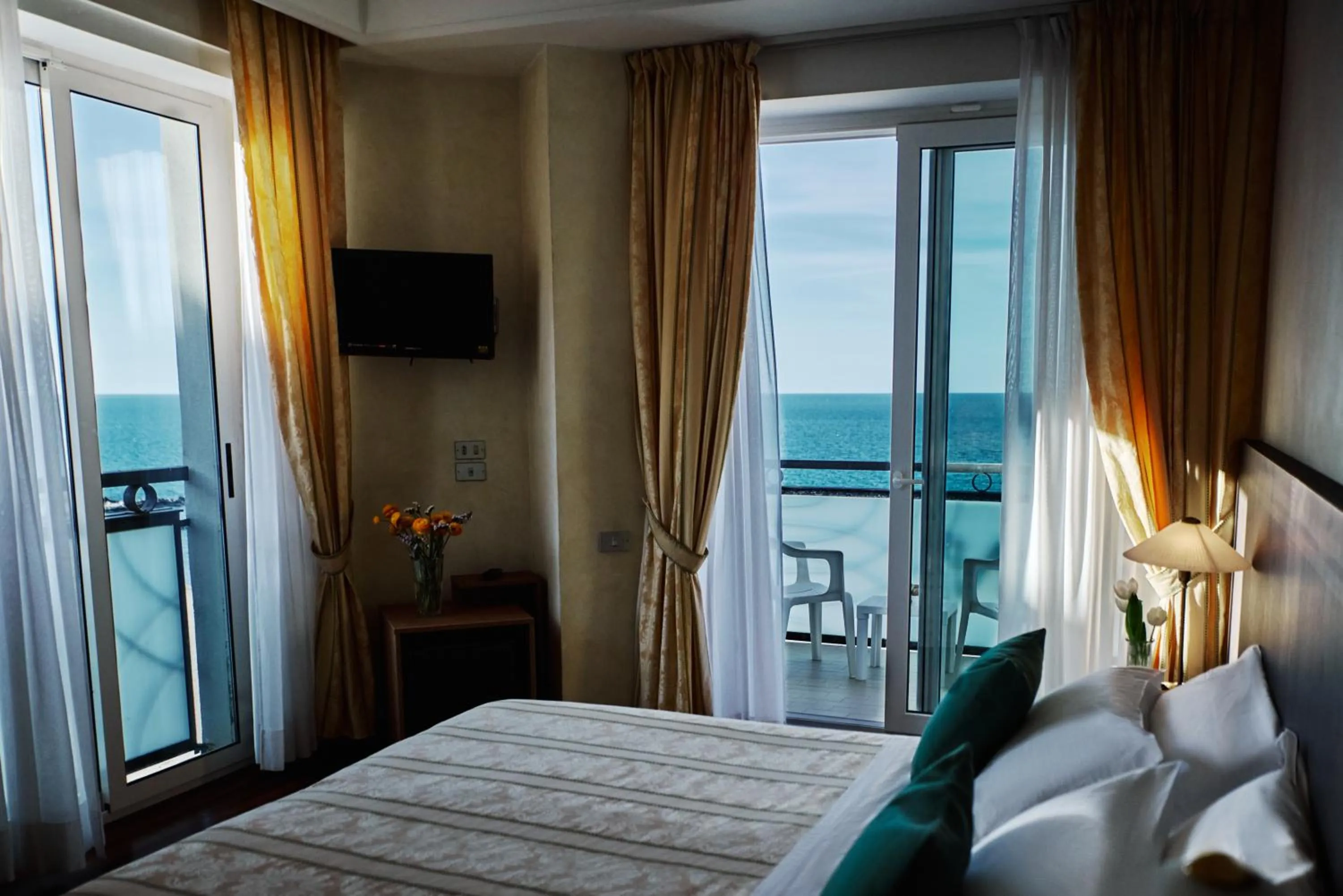 Bed in Hotel Negresco