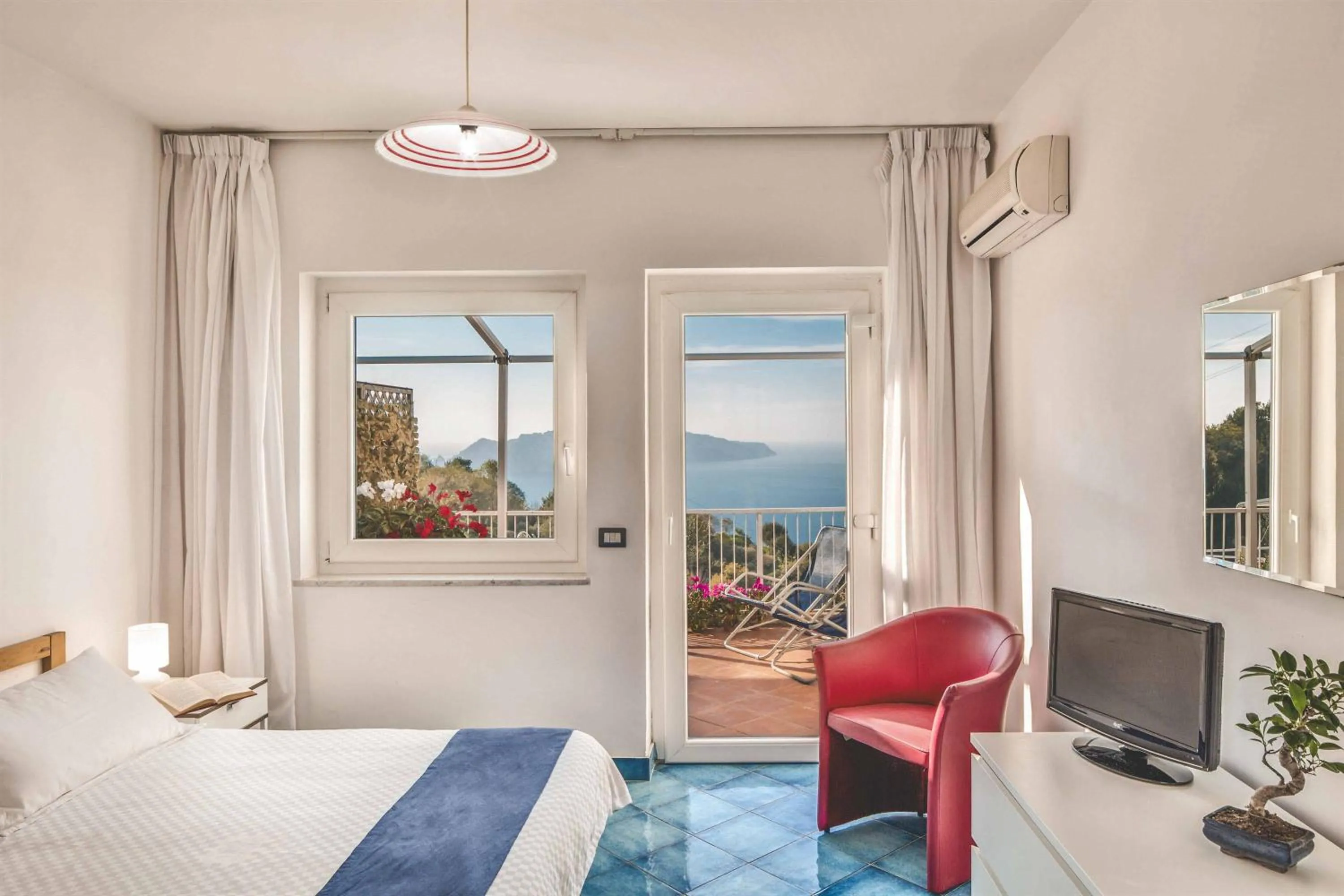 Bedroom, Bed in Gocce Di Capri Resort