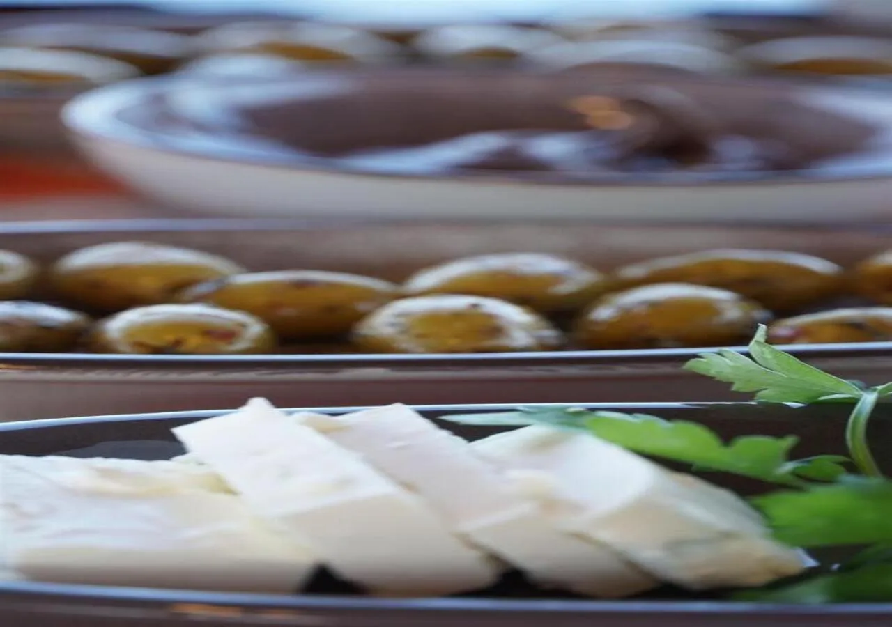 Breakfast in Tale Cave İnn