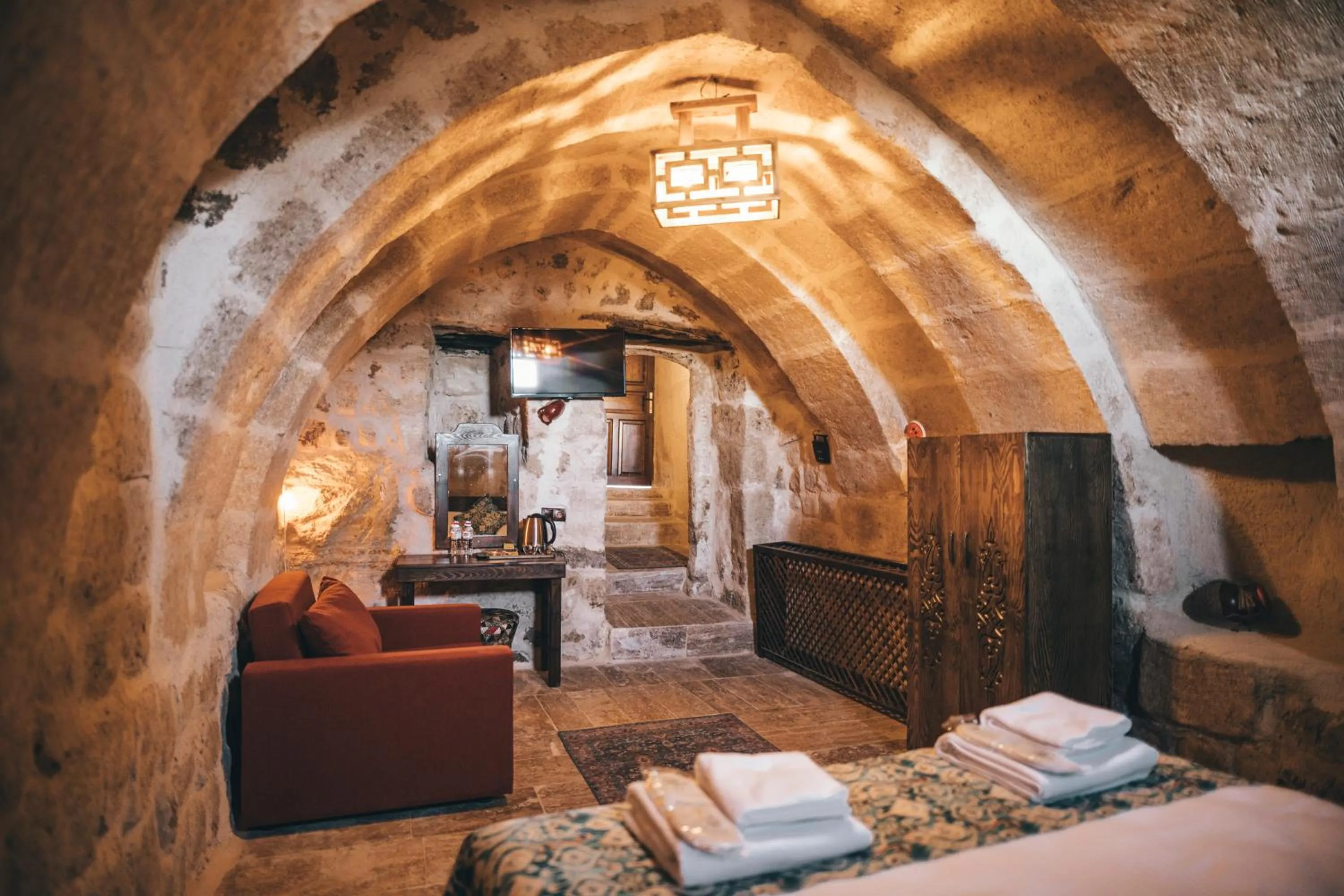 Bed in Tale Cave İnn