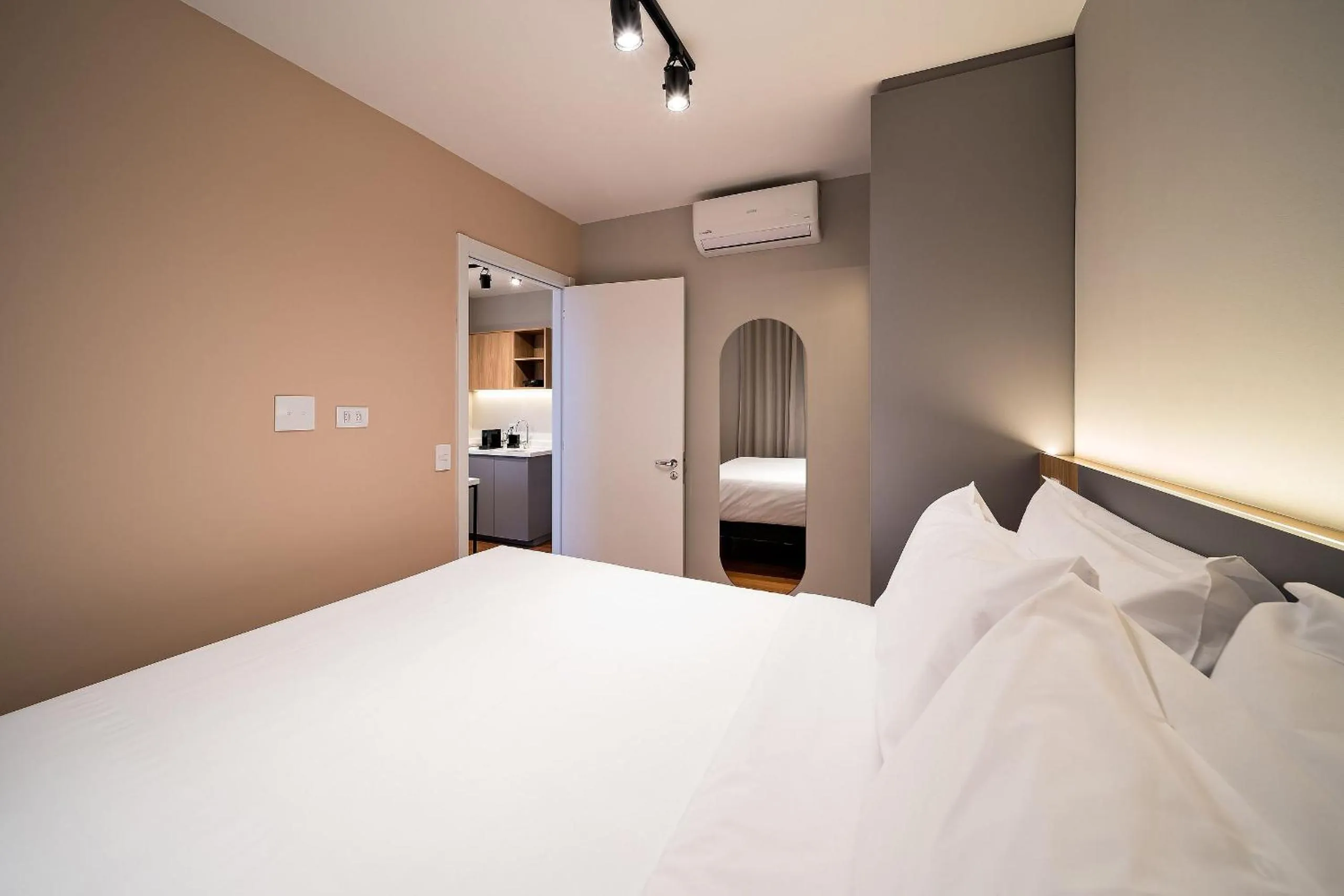 Photo of the whole room in Xtay Princess Curitiba