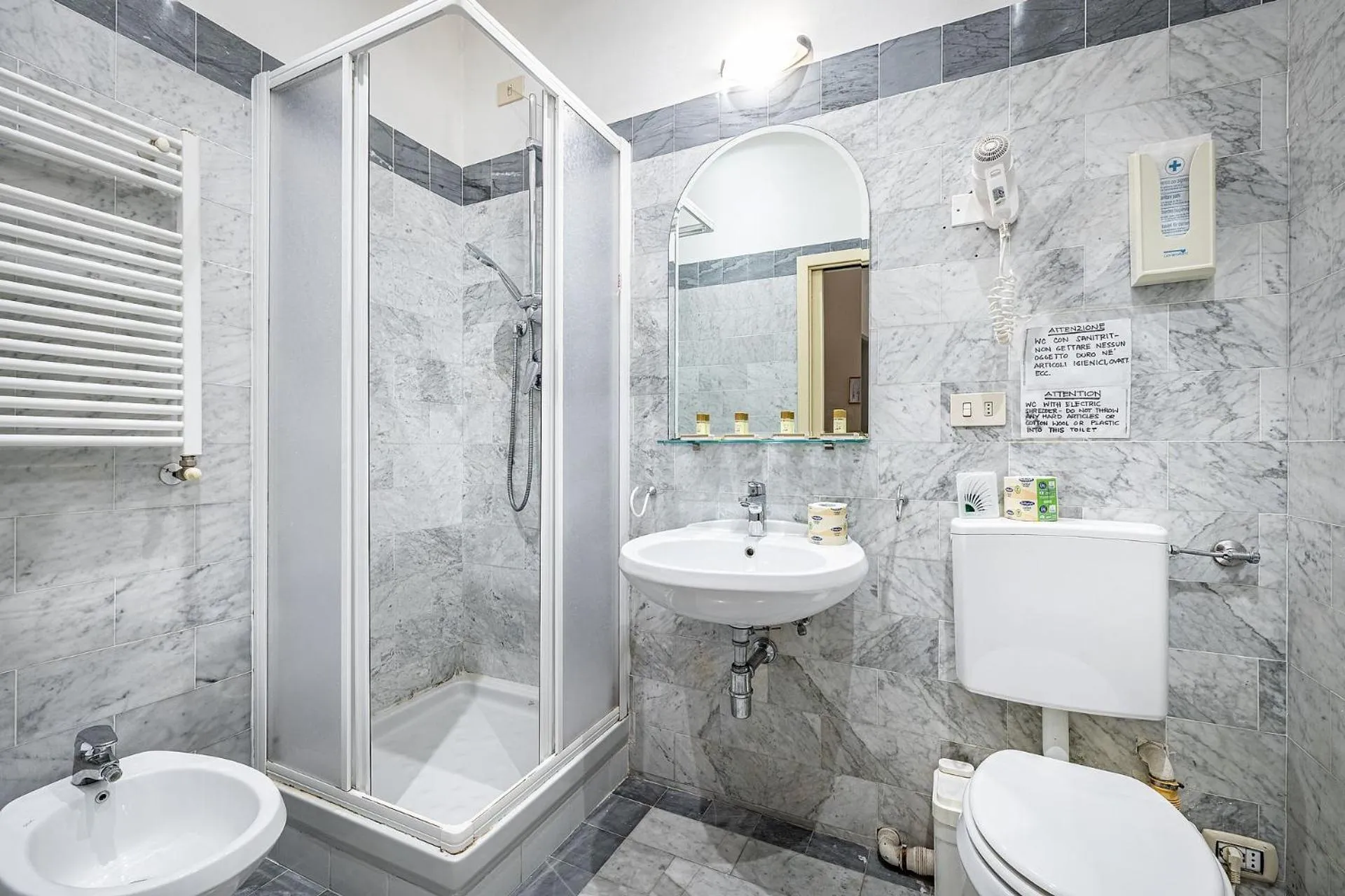 Bathroom in Bellevue House Affittacamere