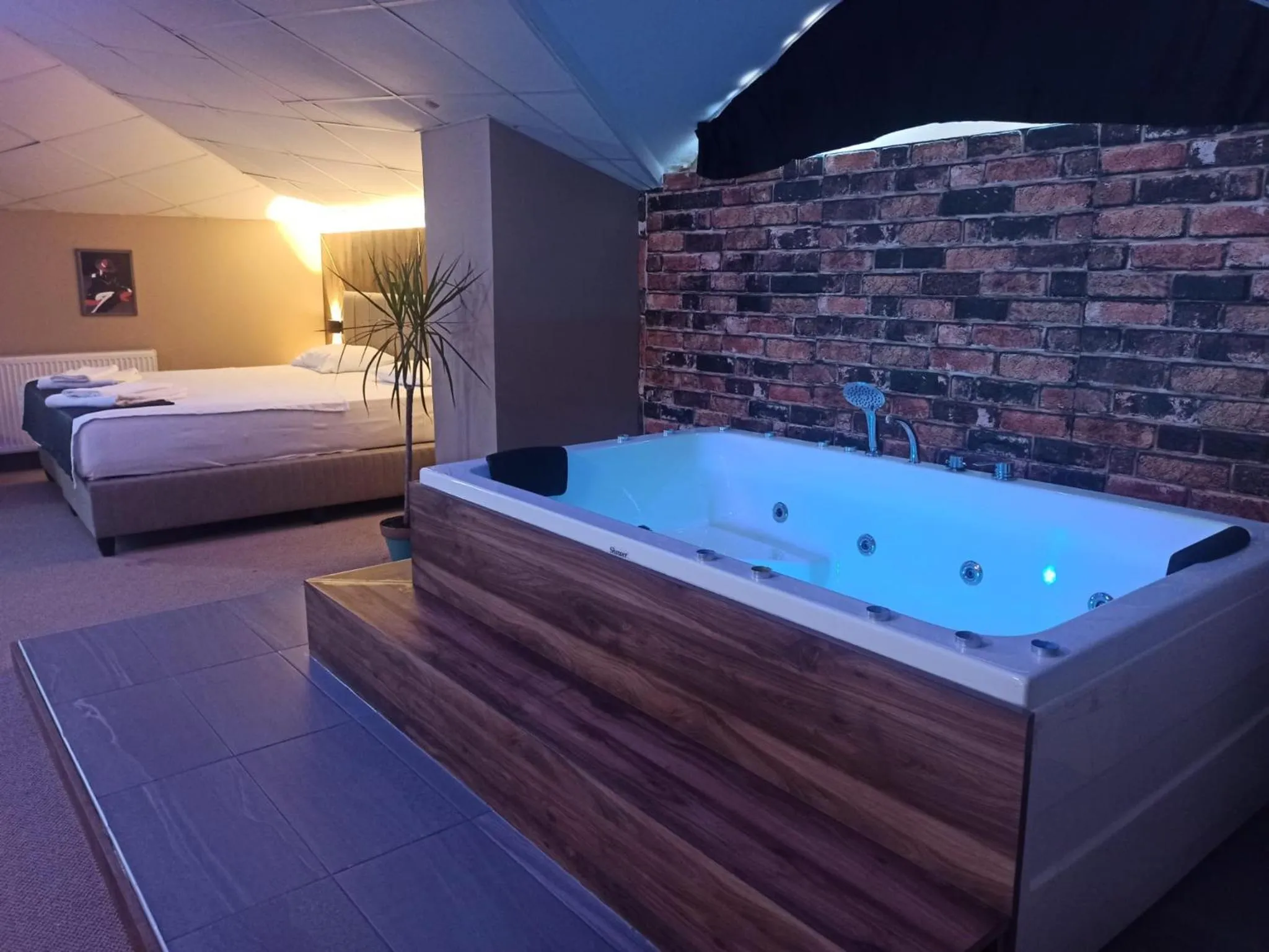 Hot Tub, Bed in Platanus Hotel Altınoluk