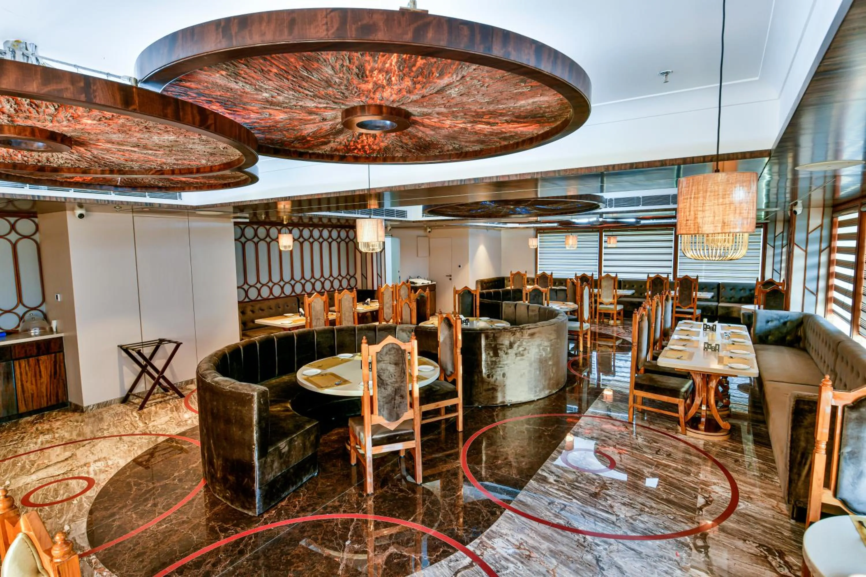 Restaurant/places to eat in Hotel RJ