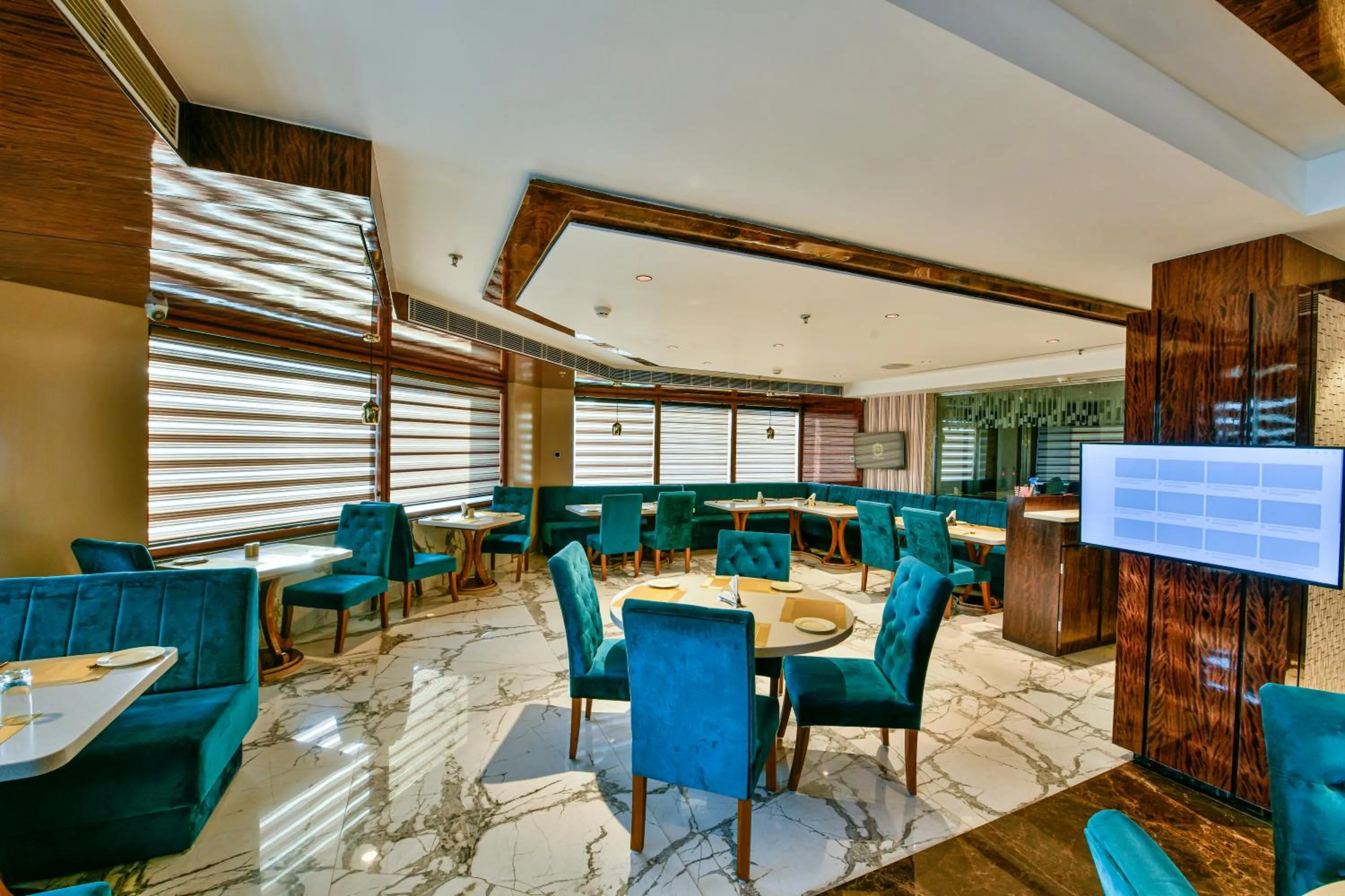 Restaurant/places to eat in Hotel RJ