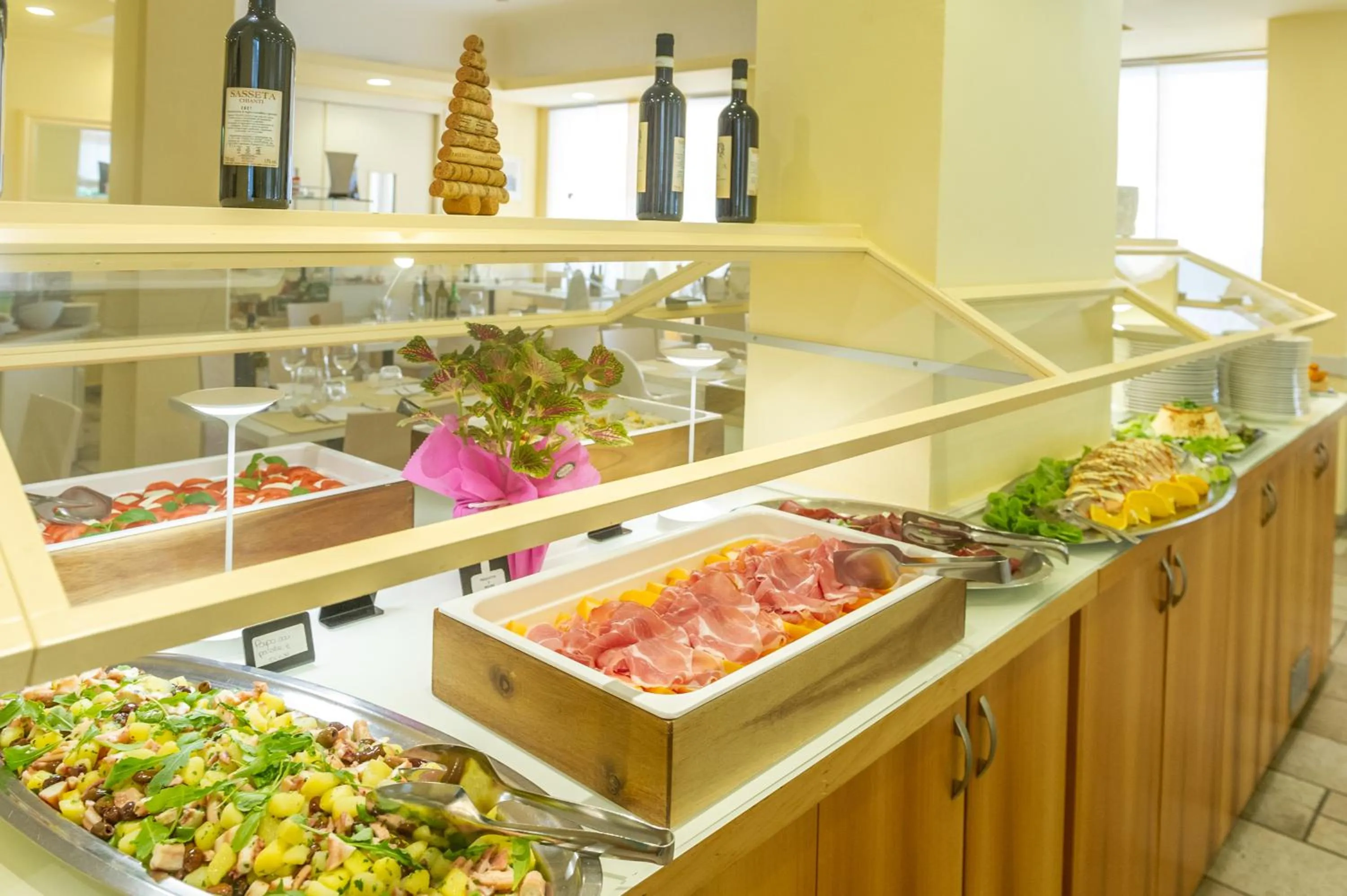 Food and drinks in Hotel Nuova Sabrina