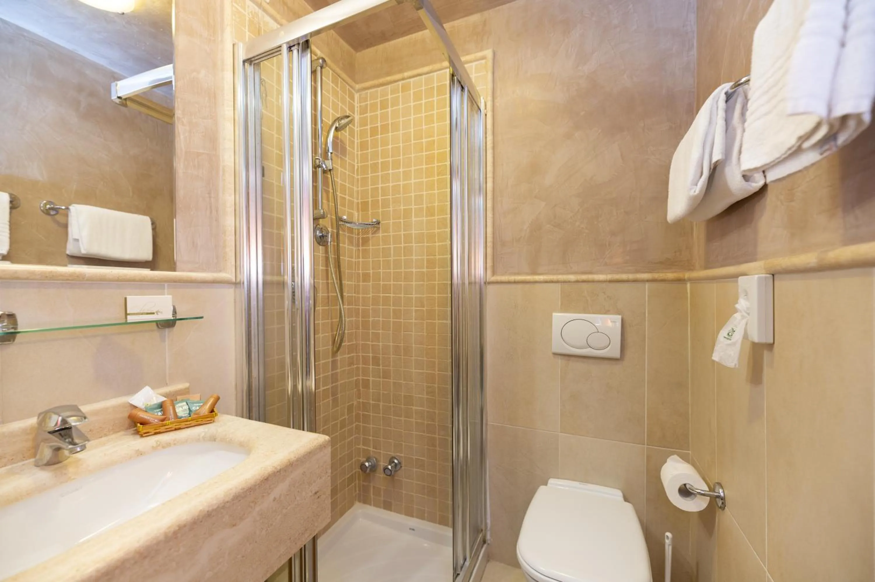 Shower in Hotel Nuova Sabrina