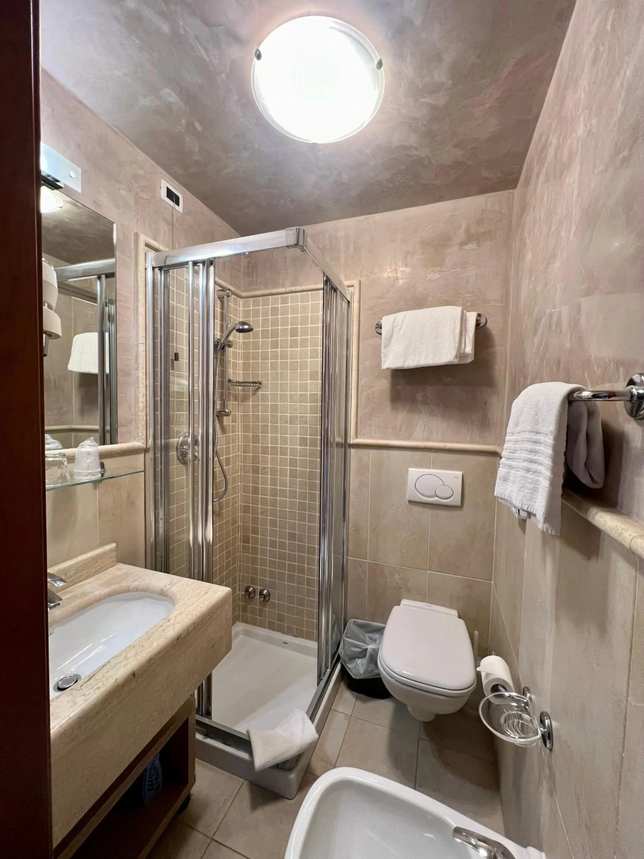 Shower in Hotel Nuova Sabrina