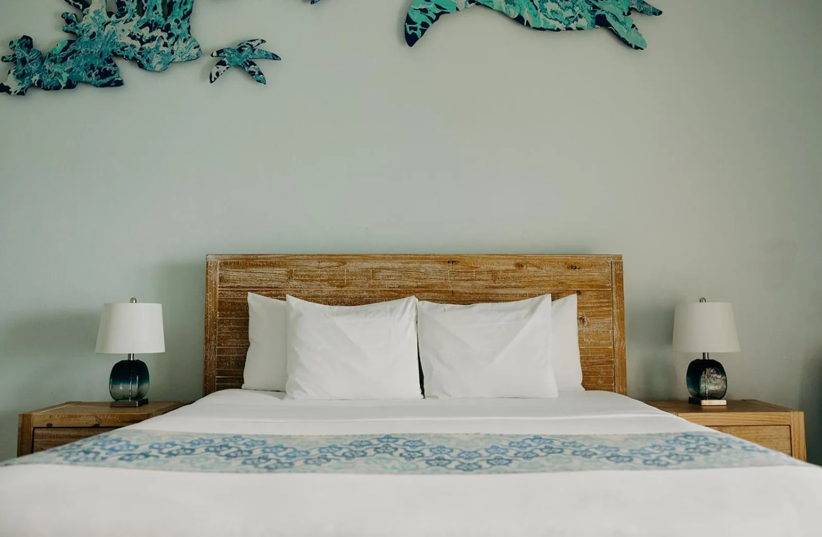 Bed in Grapetree Bay Hotel and Villas