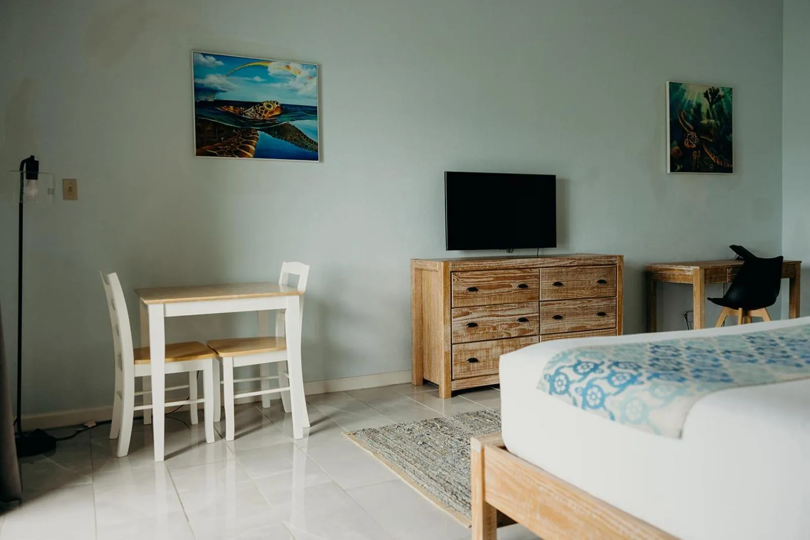 TV and multimedia, Bed in Grapetree Bay Hotel and Villas