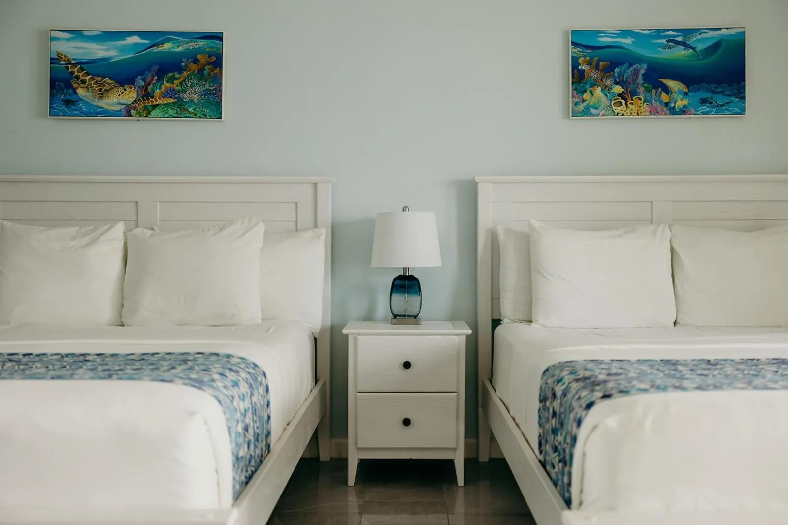 Bed in Grapetree Bay Hotel and Villas