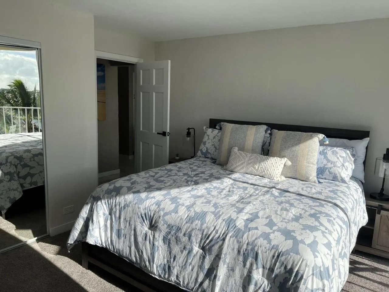 Bed in Stunning Views Best location in Hilo 2BR modern Condo