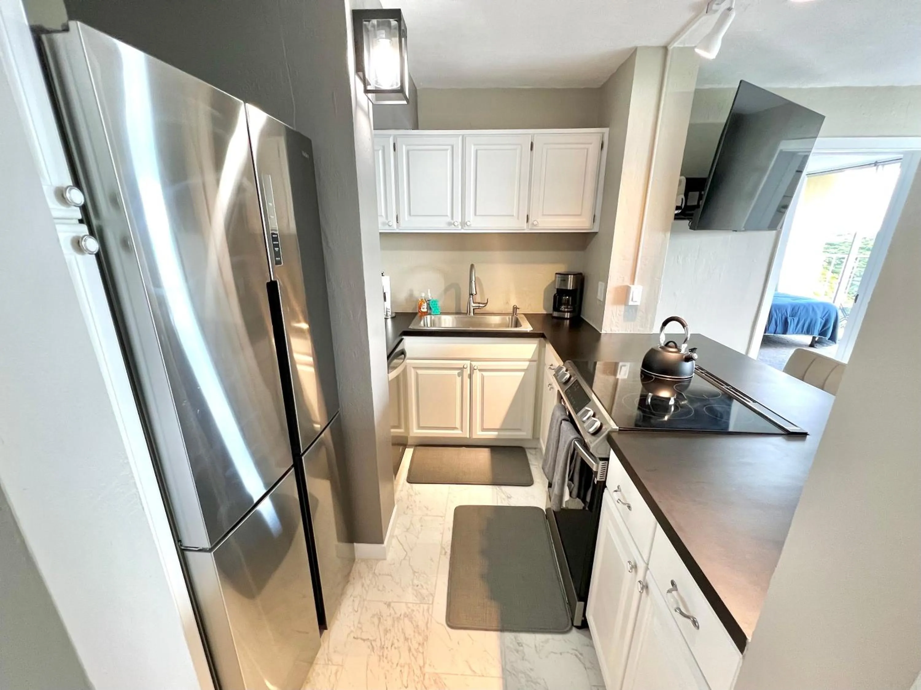 Stunning Views Best location in Hilo 2BR modern Condo