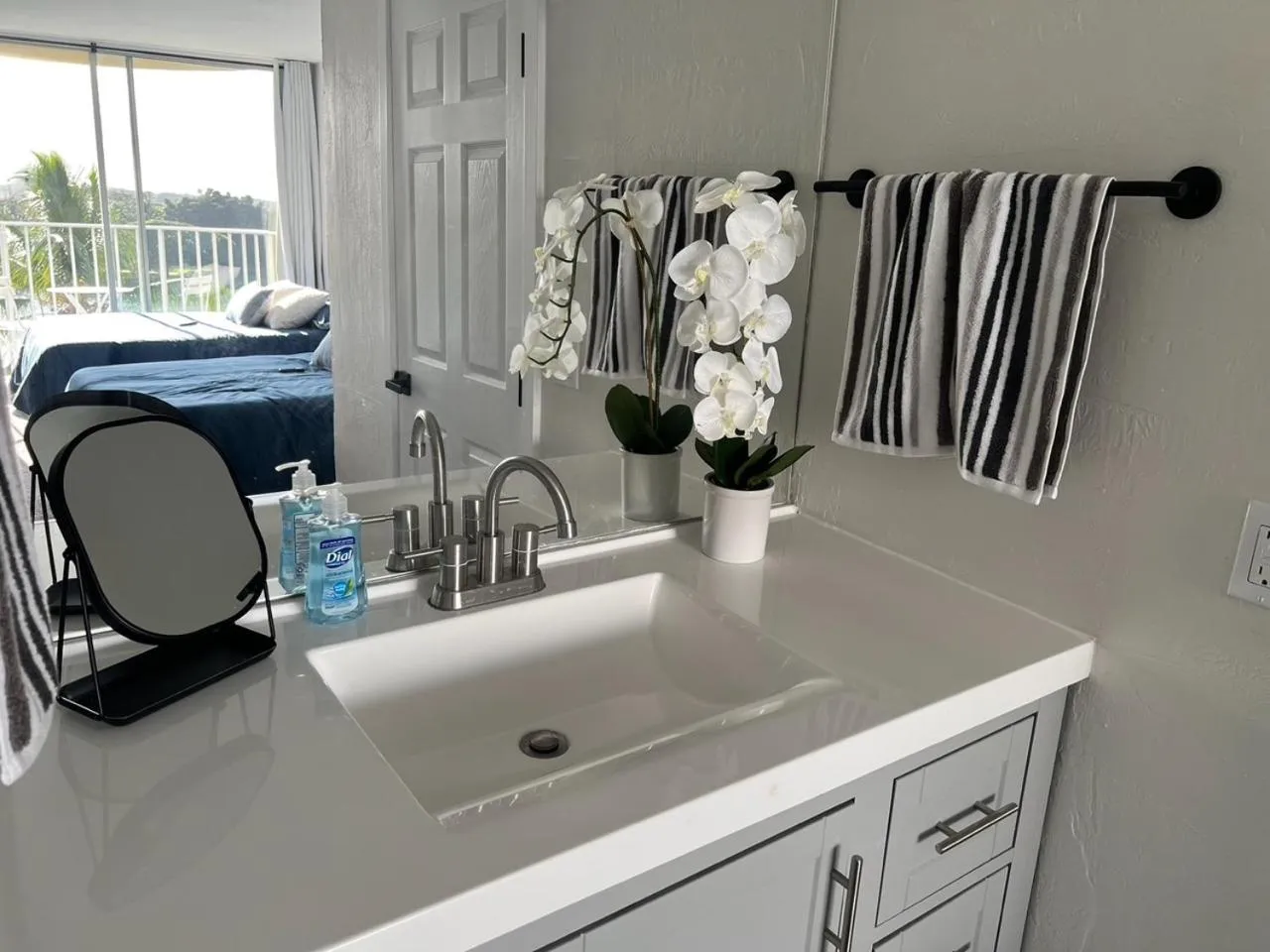 Stunning Views Best location in Hilo 2BR modern Condo