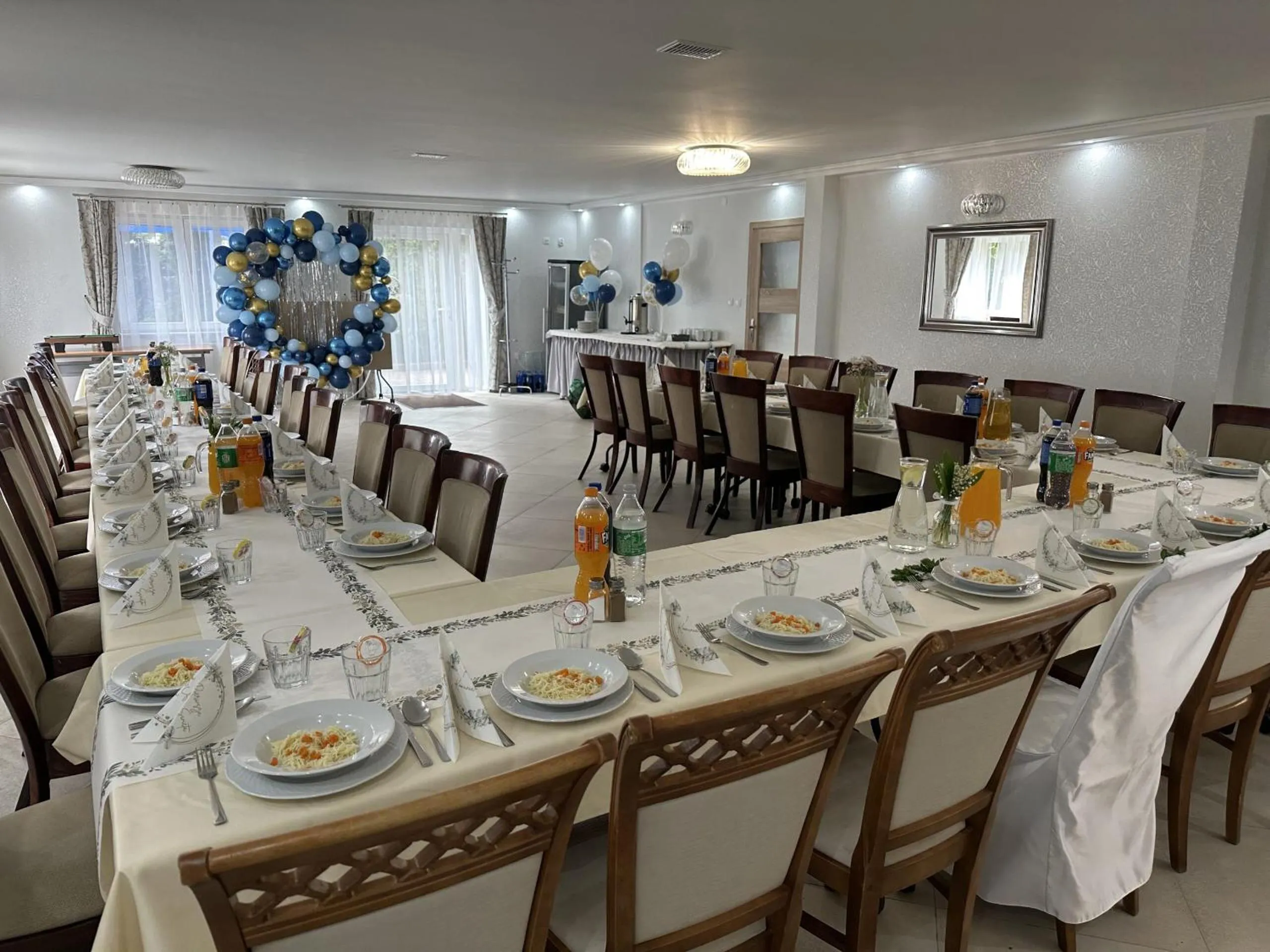 Restaurant/places to eat in Villa Pascal