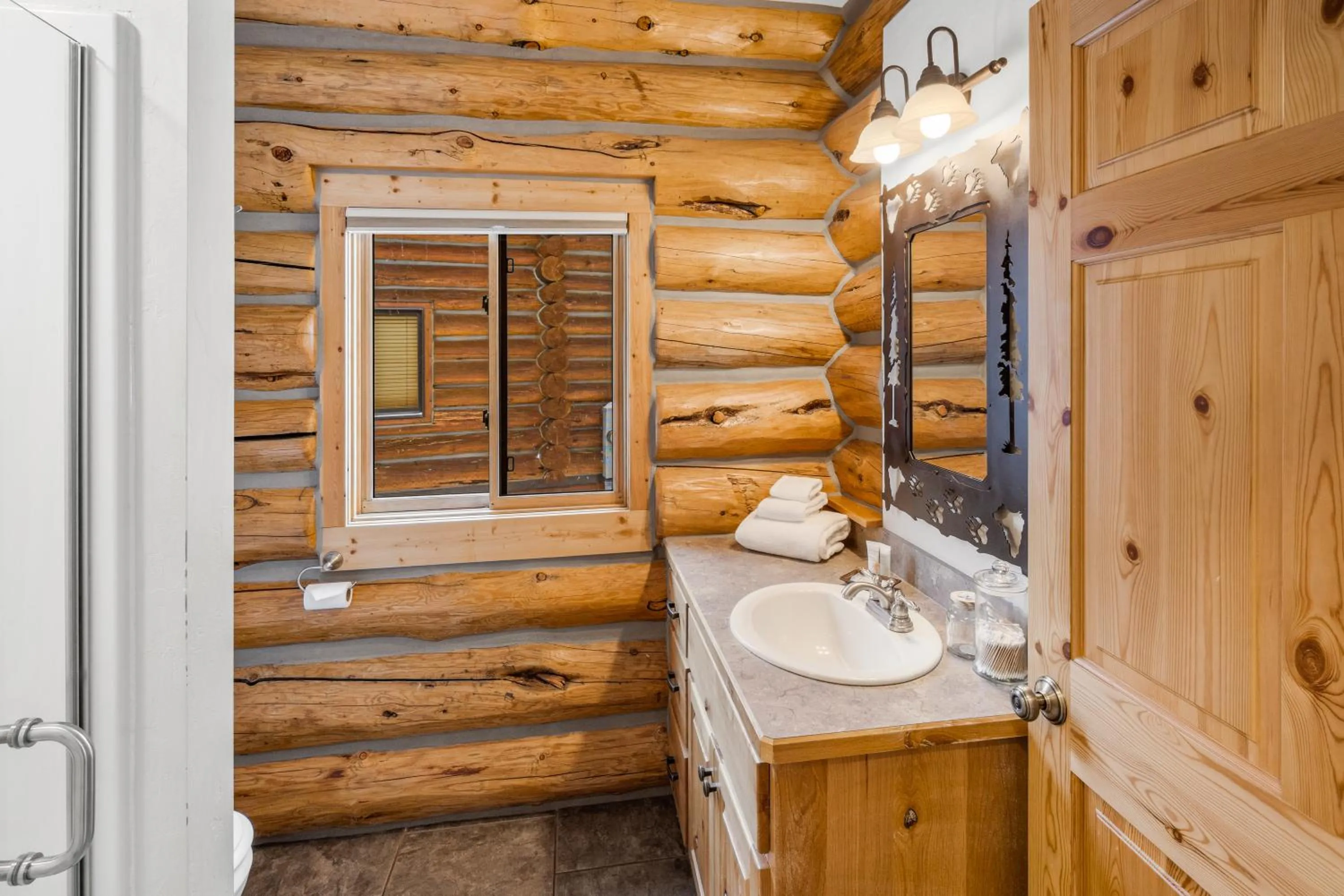 Bathroom in King's Cabin