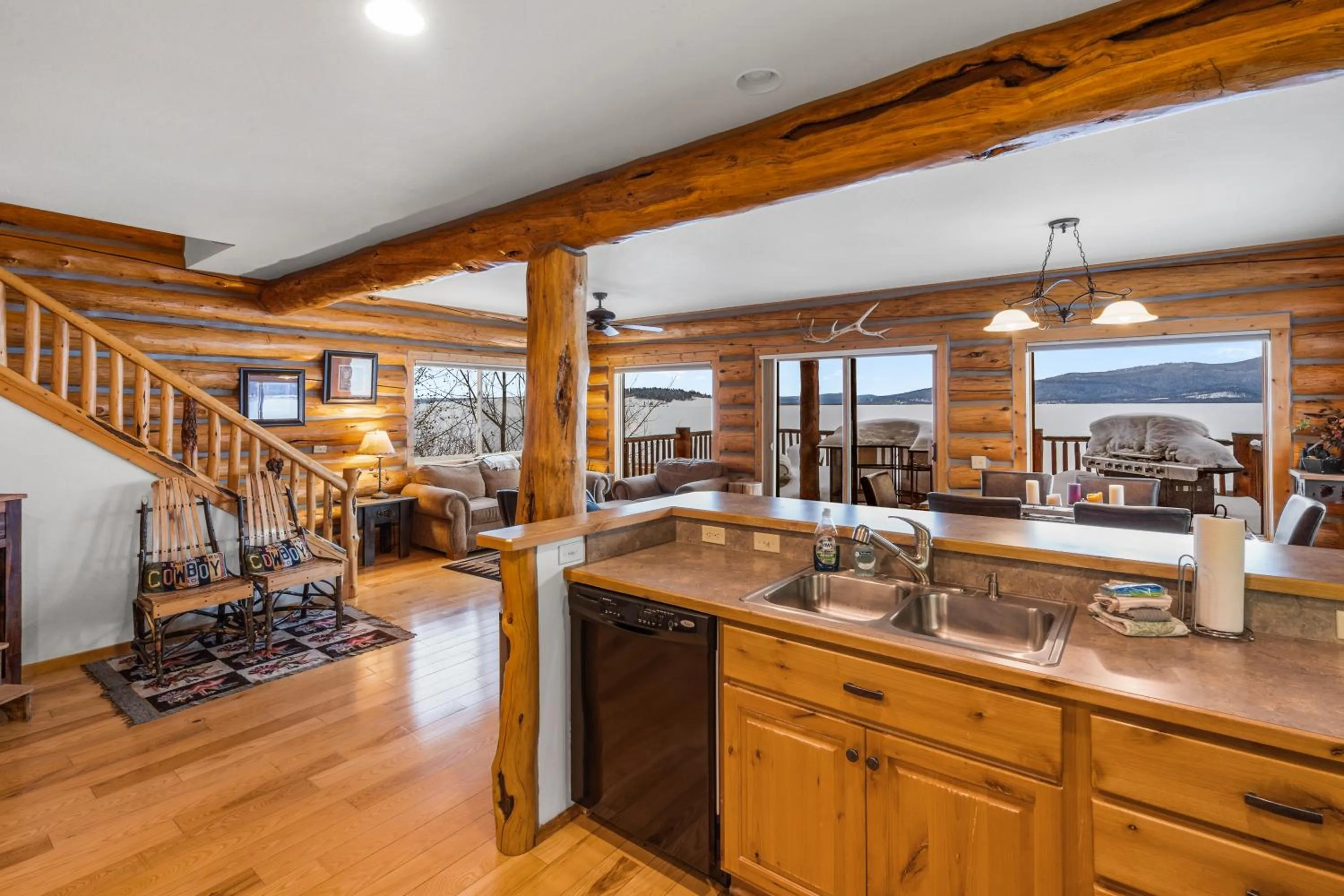 Kitchen or kitchenette in King's Cabin