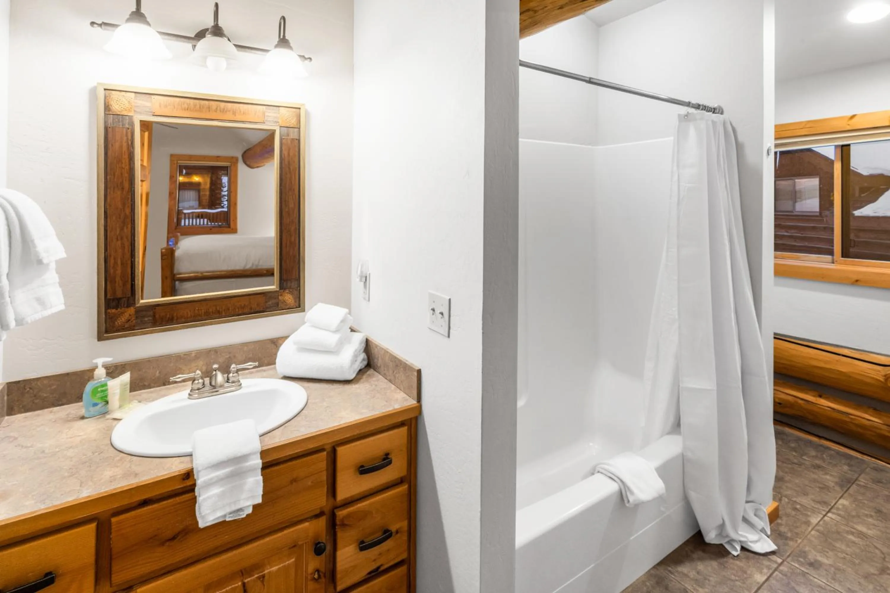 Shower in King's Cabin