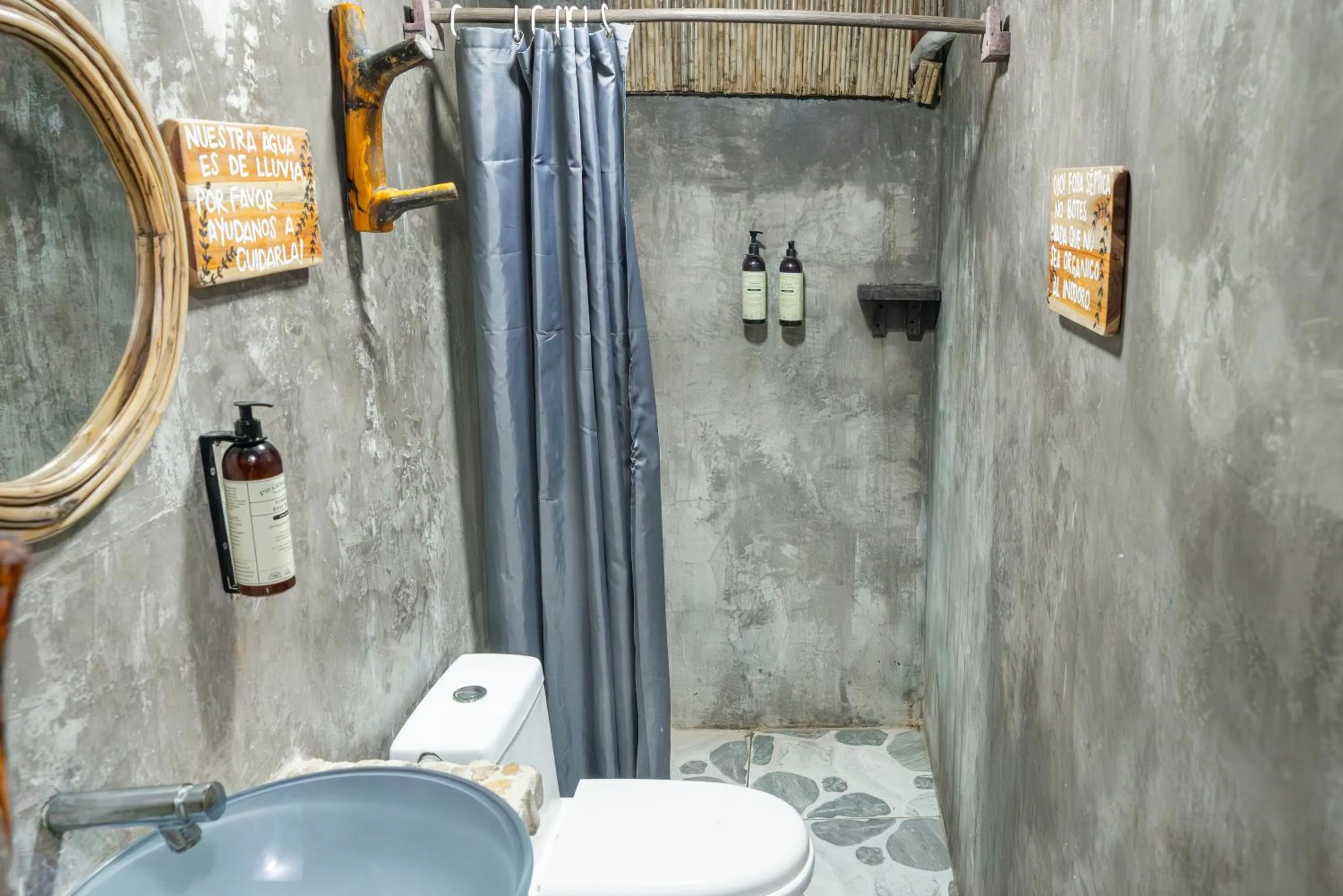 Bathroom in La Playita Isla Fuerte